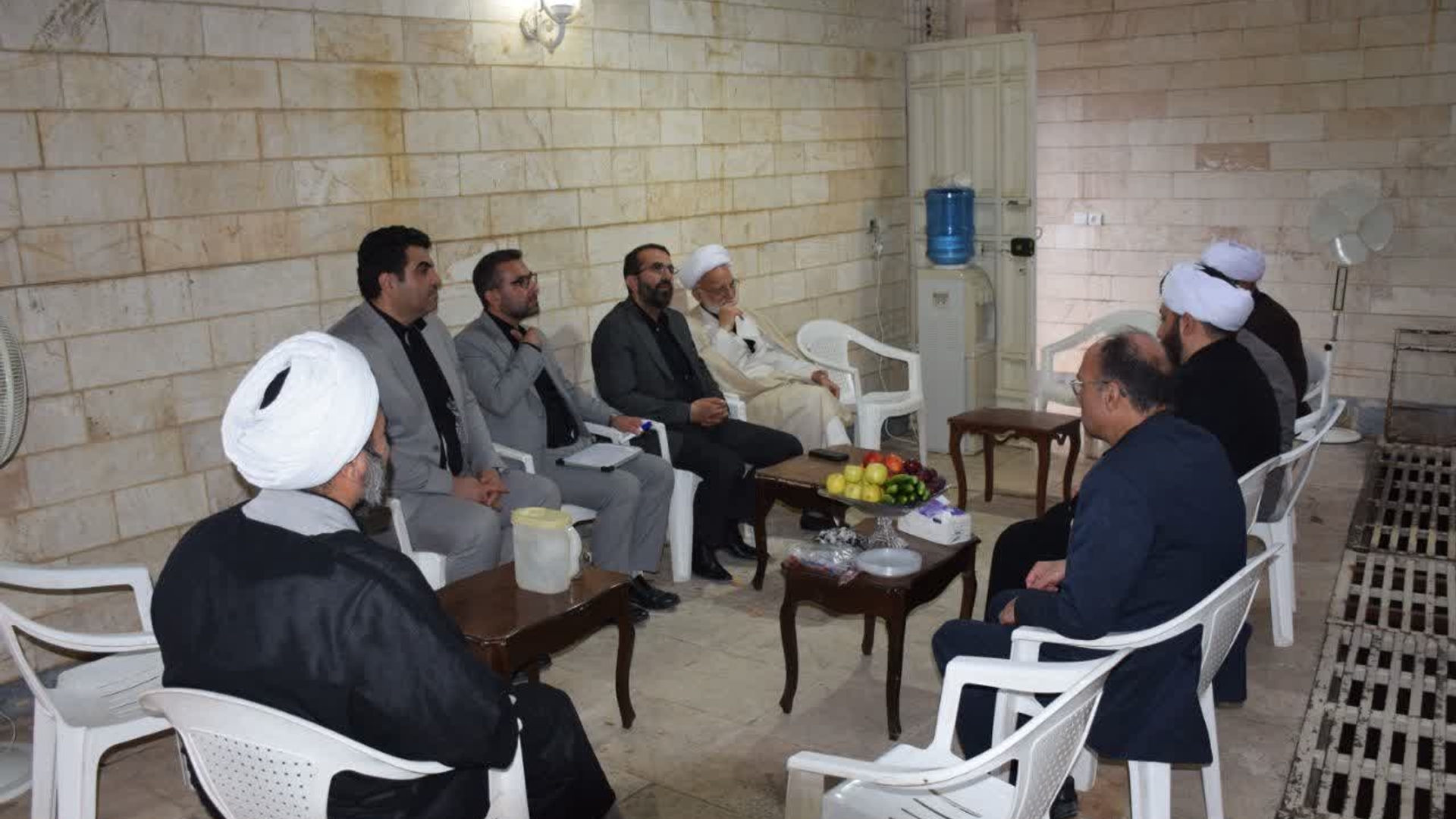 آیت الله دری نجف آبادی نماینده ولی فقیه در استان مرکزی و امام جمعه اراک به اتفاق نظری معاون سیاسی امنیتی و اجتماعی استانداری مرکزی با حضور در بیت حجت الاسلام والمسلمین حاج سید محمدرضا مقدسی ، درگذشت همسر ایشان را تسلیت گفتند.