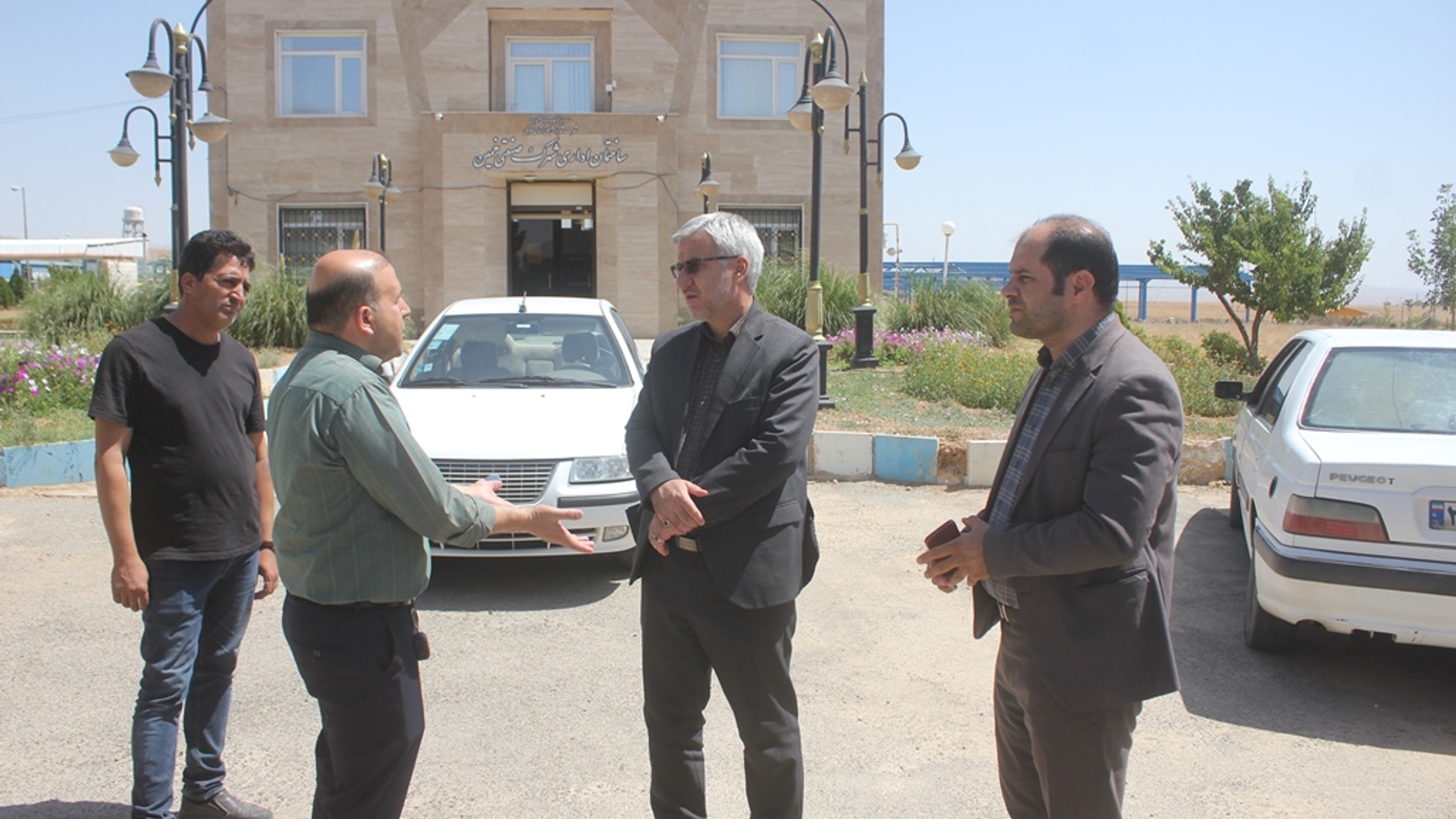 فرماندار از شهرک صنعتی خمین بازدید کرد.