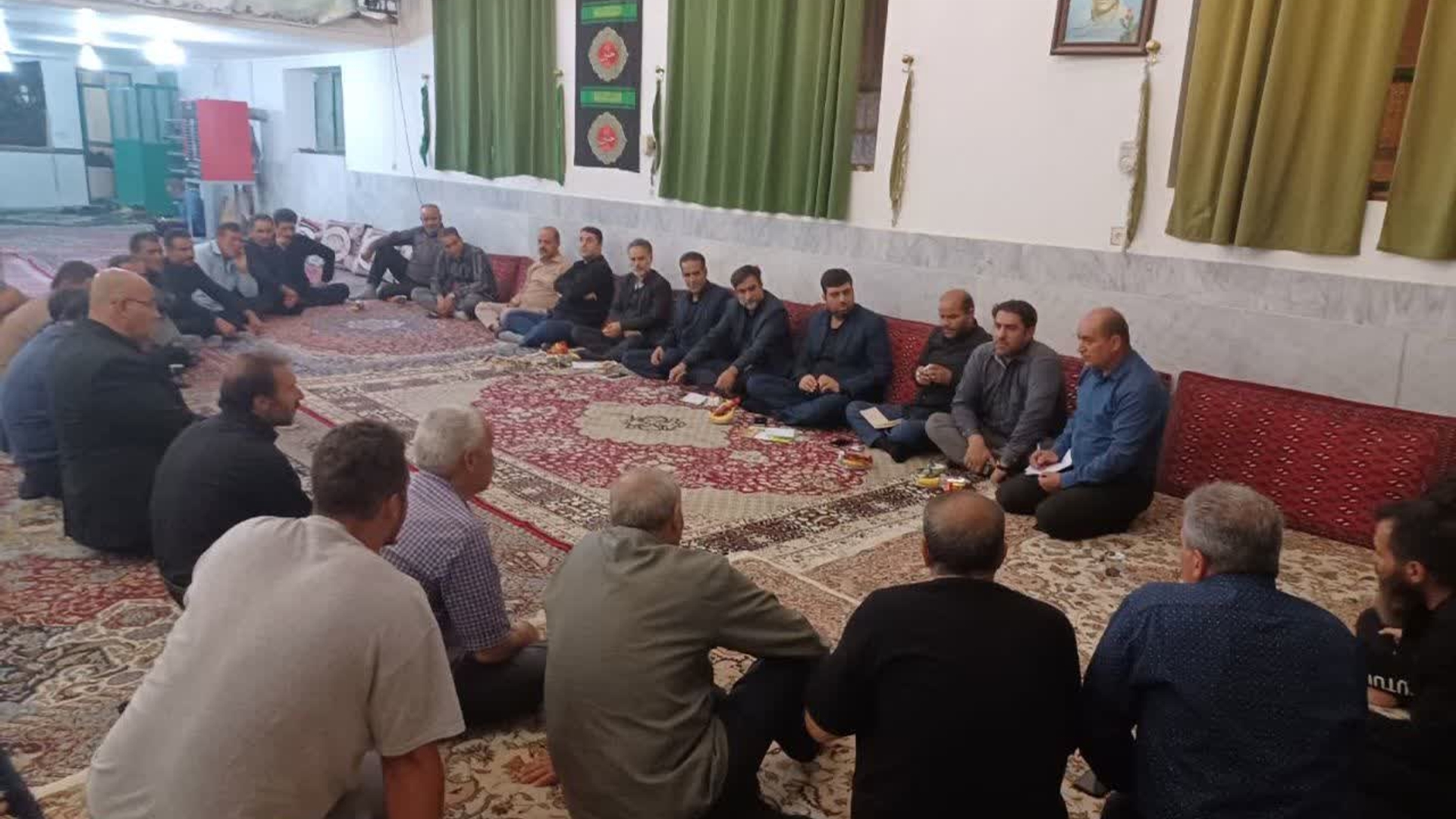 جلسه بررسی مسائل و مشکلات روستای انجیرک