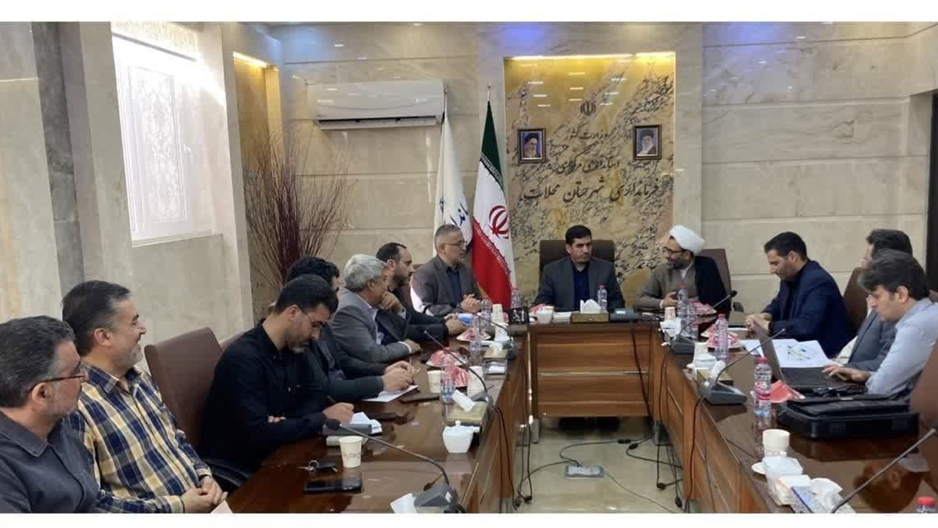 جلسه بررسی مشکلات راه و مسکن شهرستان های محلات و دلیجان برگزار شد.