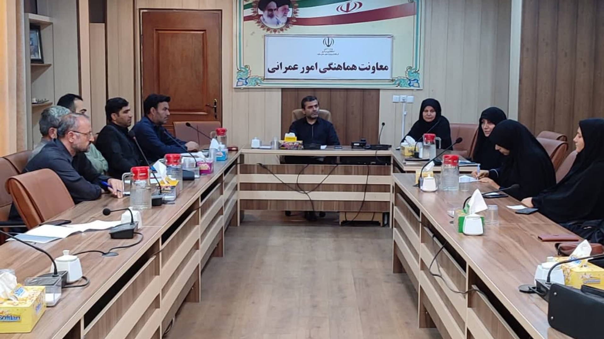 جلسه هماهنگی دوره آموزشی تربیت مبلغین و کنشگران عفاف و حجاب در شهرستان ساوه به ریاست قاسمیان معاون فرماندار و  با حضور آقامحمدی معاون دفتر امور بانوان  و خانواده استانداری ، مهاجرانی مسئول  کارگروه زیست عفیفانه  هیات اندیشه ورز بانوان  استان و جمعی از مسئولان و کارشناسان دستگاههای اجرایی مرتبط در  شهرستان  در محل فرمانداری برگزار شد  .  ٠٩-٠٥-١٤٠٢