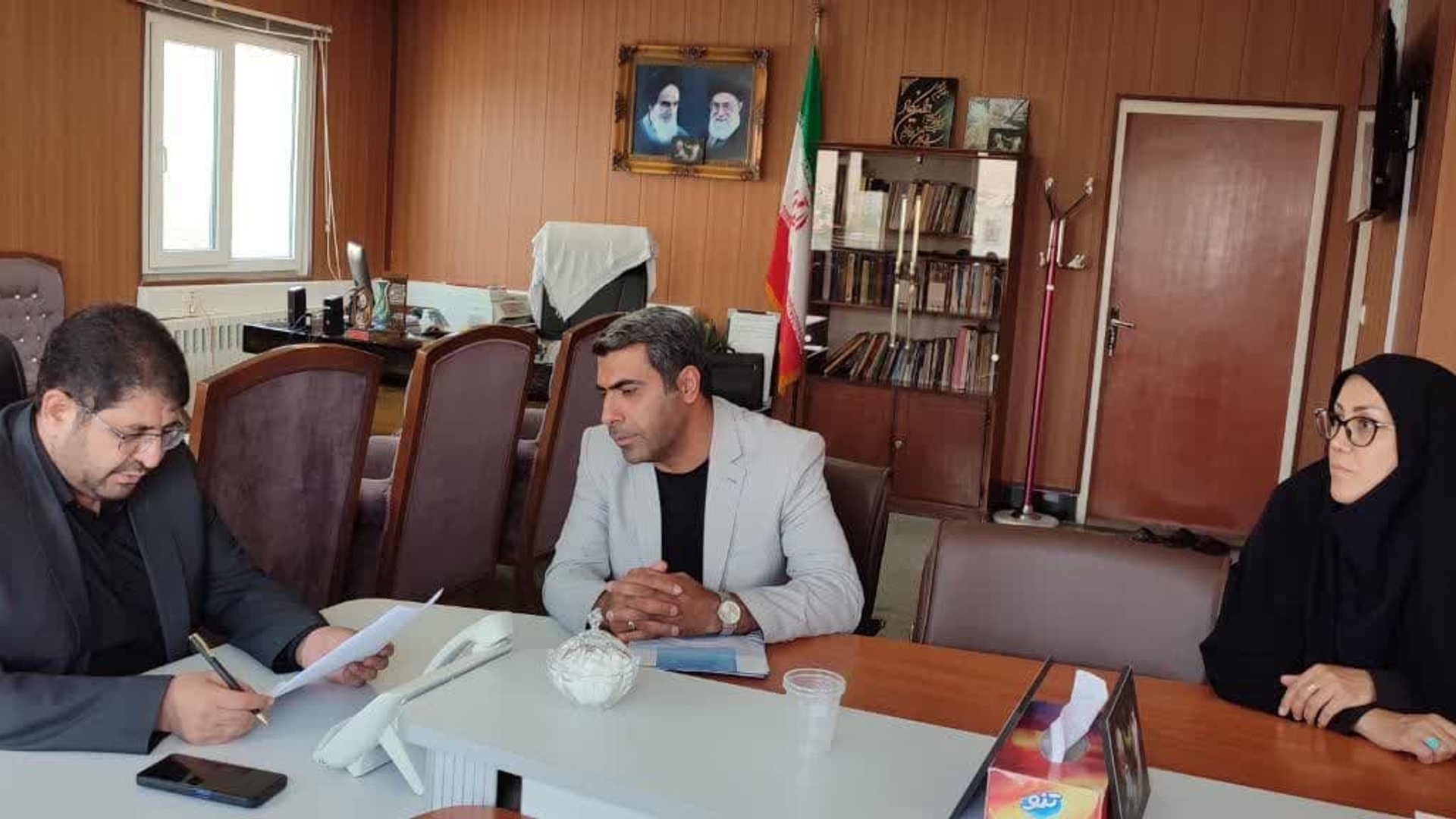 جلسه هماهنگی و امضاء تفاهم نامه روستاهای فاقد دهیاری به ریاست محمد رضا رضایی فرماندار شهرستان تفرش در دفتر فرمانداری با حضور اعضا برگزار شد.