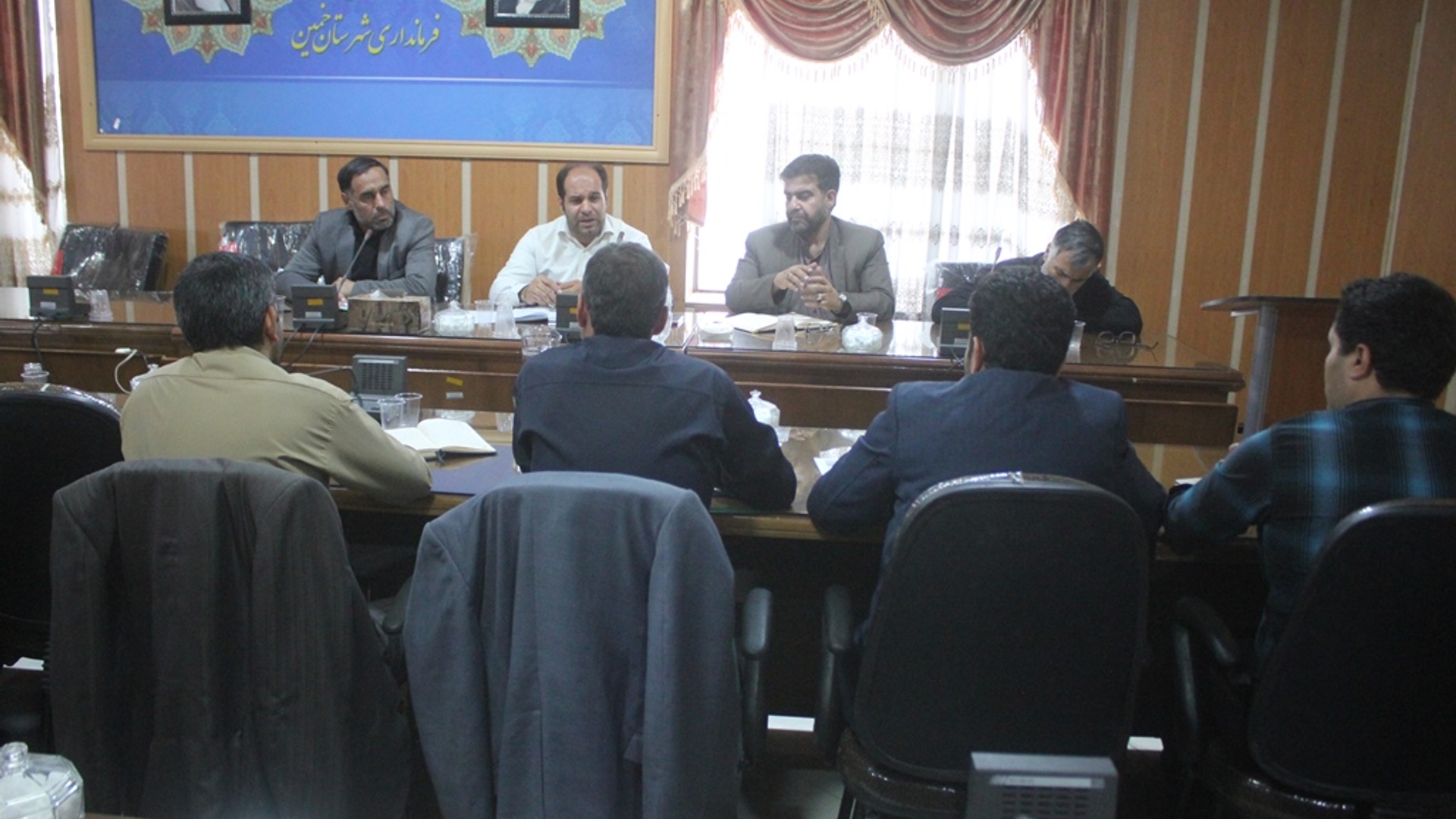 جلسه بررسی و اجرای طرح حمایتی نیروگاه های خورشیدی در حوزه انرژی های تجدید پذیر در شهرستان خمین برگزار شد