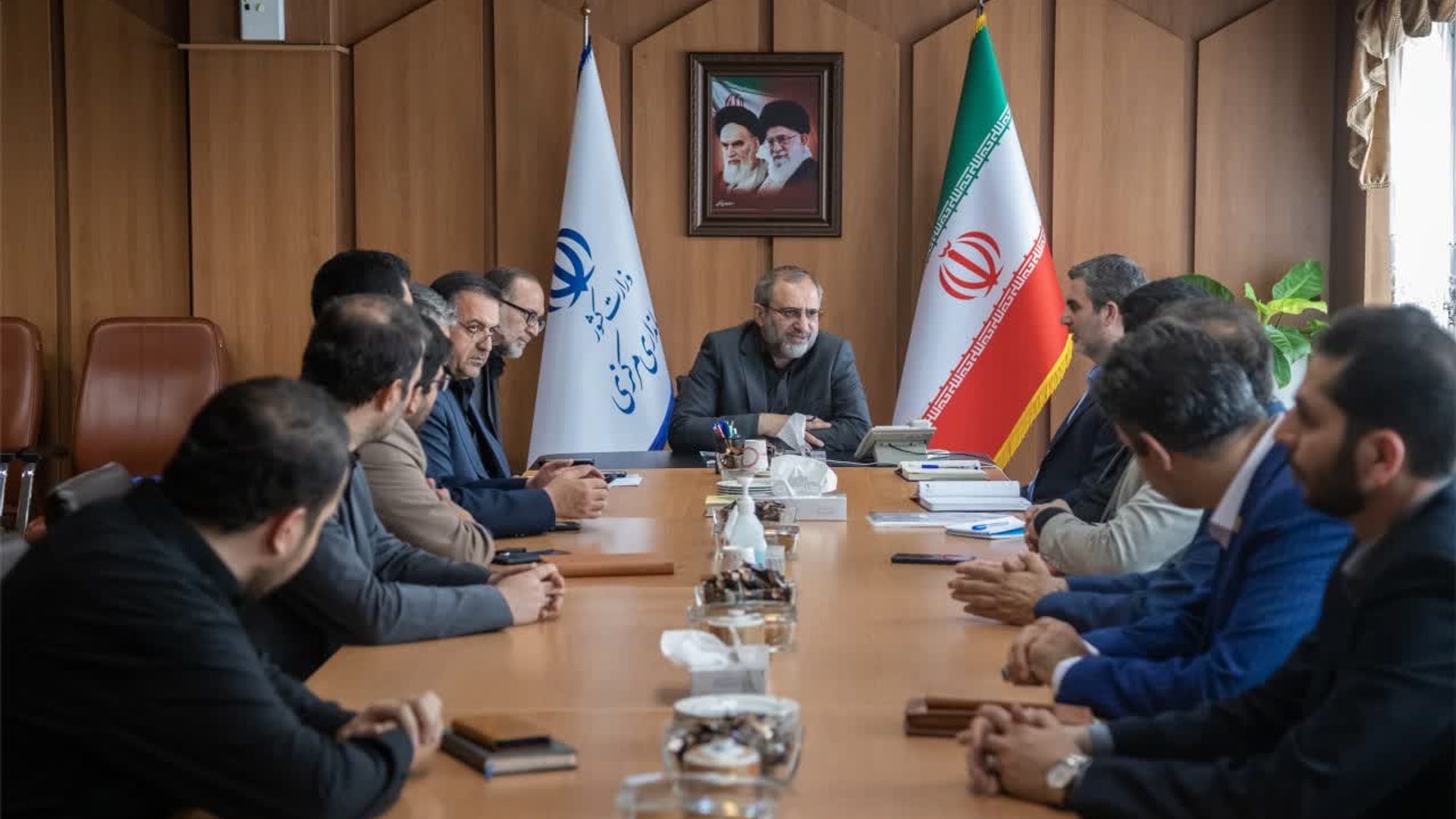 روز یکشنبه ۸ مردادماه استاندار مرکزی به همراه معاون توسعه مدیریت و منابع استانداری و معاونین و تعدادی از مدیران استان با جمعی از مسئولین معاونت علمی، فناوری و اقتصاد دانش بنیان ریاست جمهوری دیدار و گفتگو کرد.