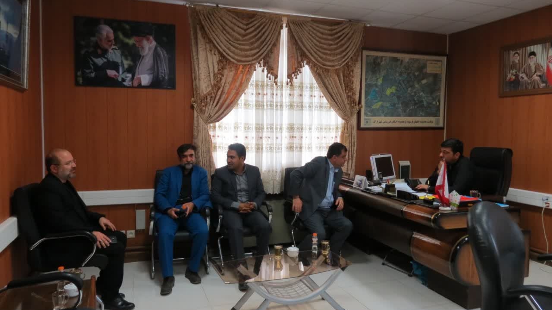 حضور مدیر کل کتابخانه های عمومی استان مرکزی   در دفتر فرماندار اراک ودیدار وگفتگو با بافرماندار شهرستان اراک