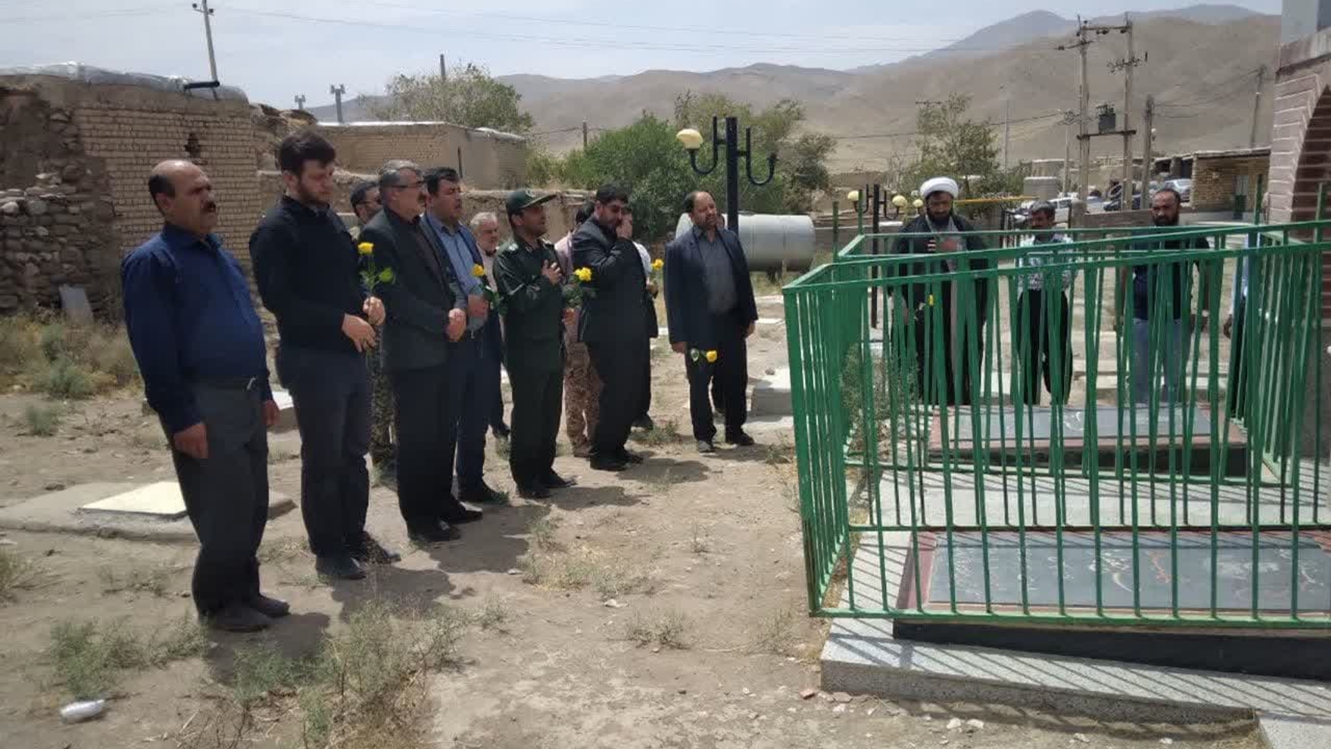 گلباران قبور مطهر شهدا      :