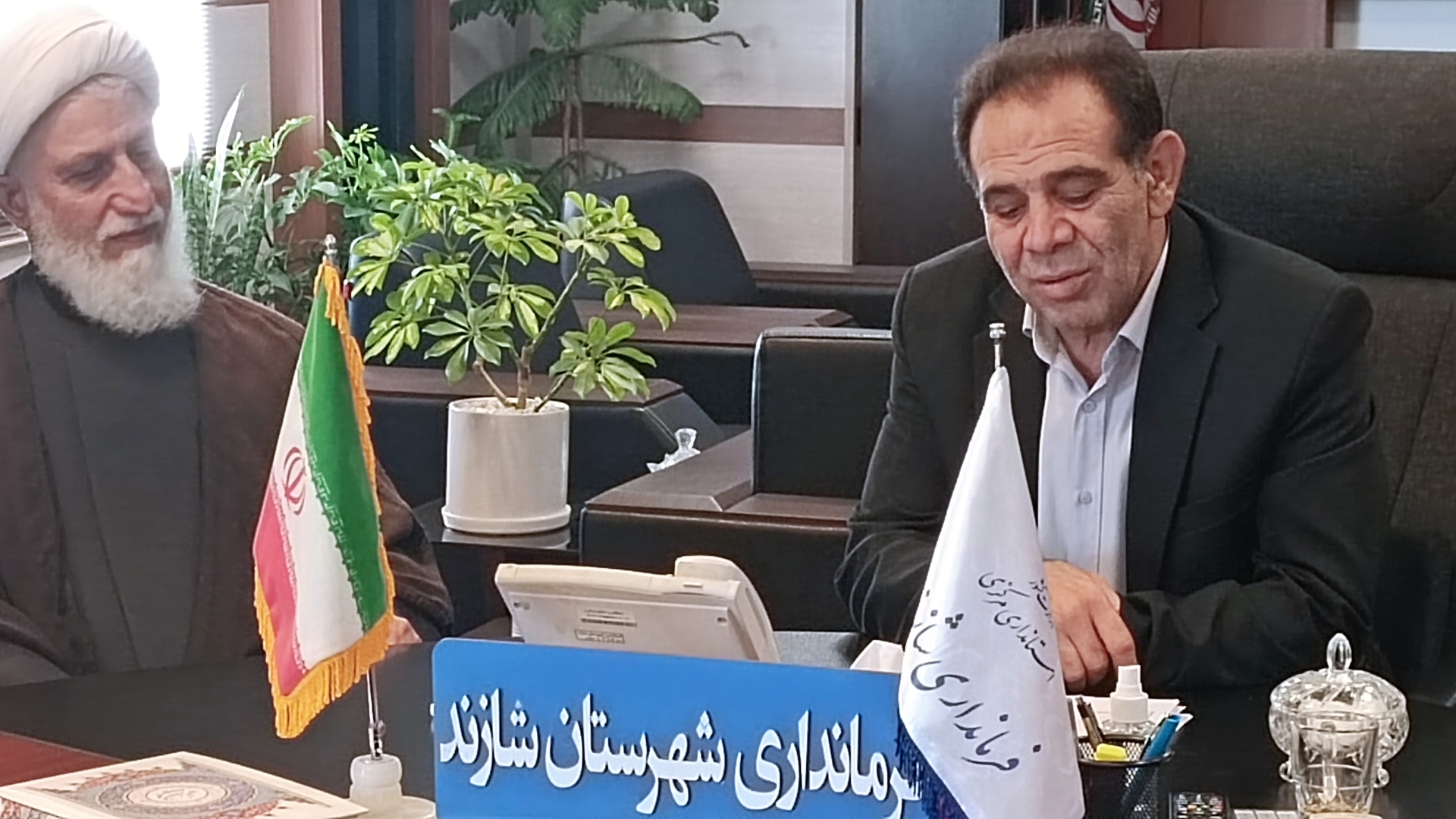 بررسی مسائل و مشکلات شهر مهاجران با حضور سرپرست فرمانداری شهرستان شازند