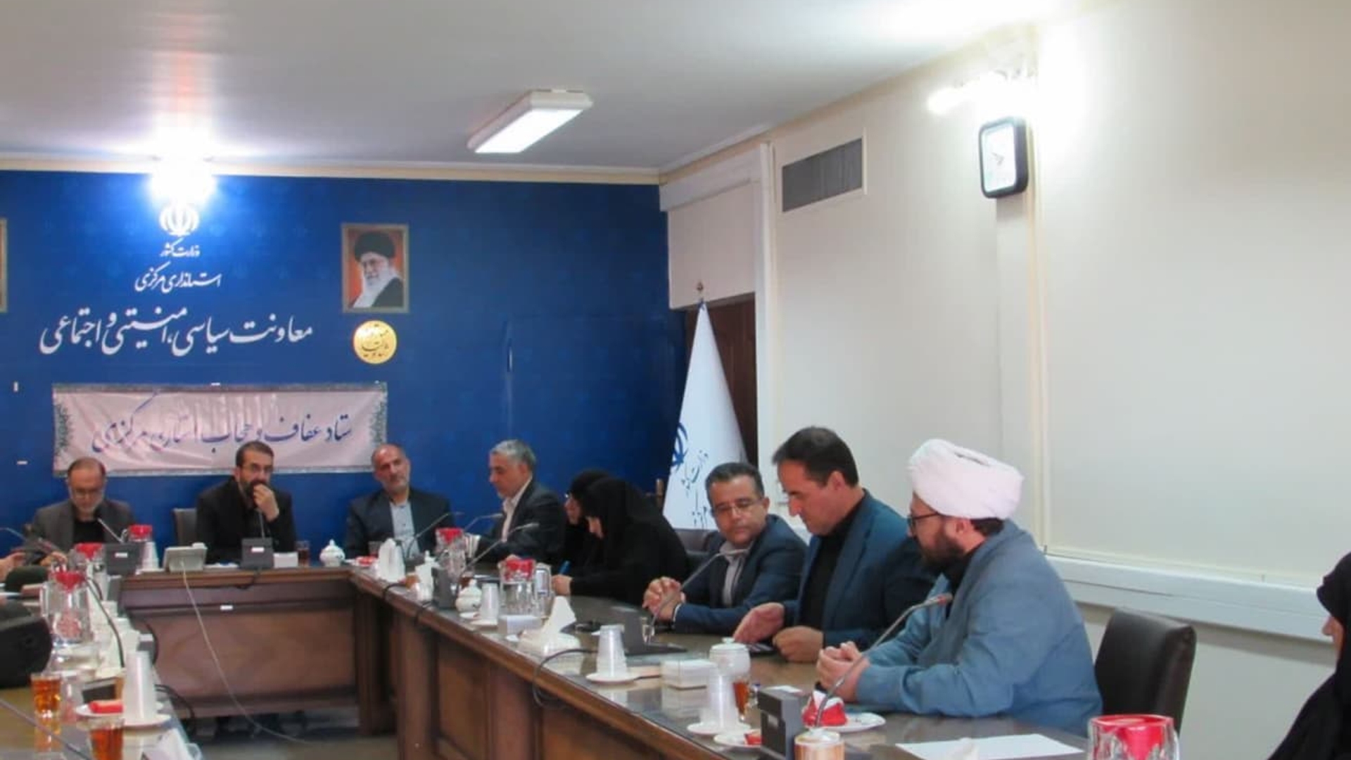 حضور مفتح زاده مدیر کل دفتر امور بانوان و خانواده استانداری مرکزی در پانزدهمین جلسه ستاد عفاف و حجاب استان به ریاست آقای نظری معاون سیاسی ،امنیتی و اجتماعی. ١٩-٠٥-١٤٠٢