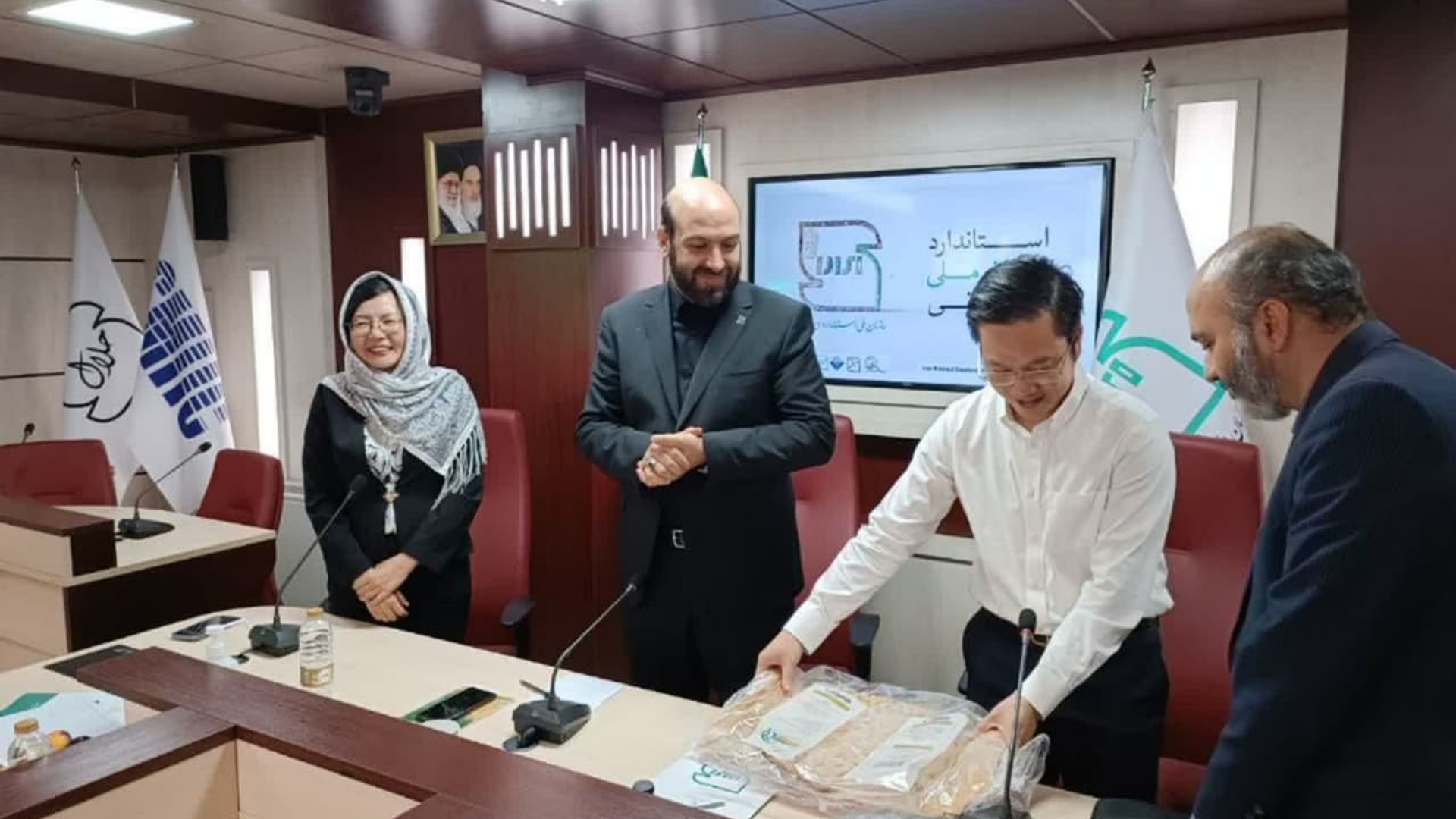 ویتنامی‌ها هم طعم نان کامل استان مرکزی را چشیدند