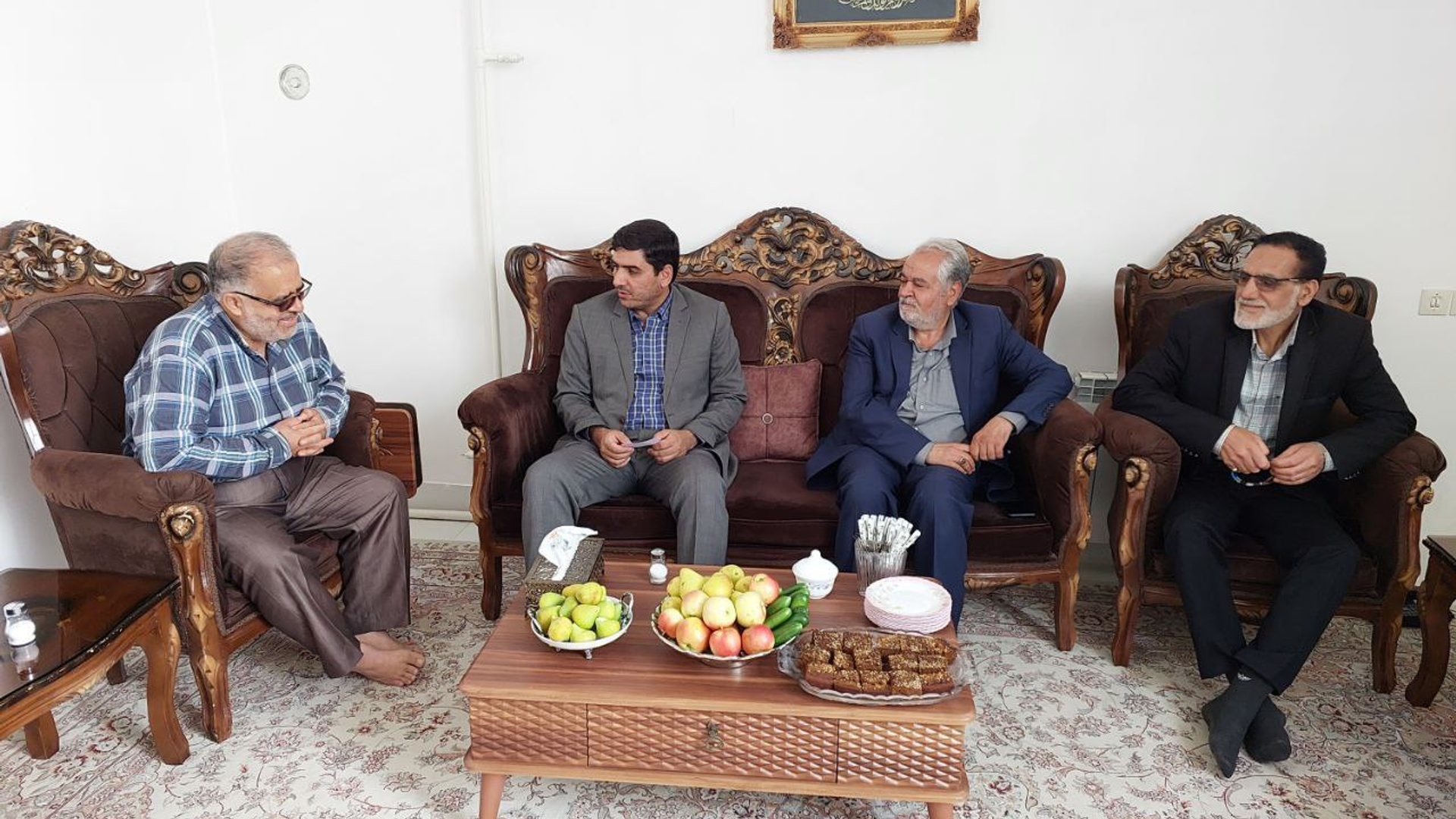 دیدار سرپرست فرمانداری شهرستان محلات با دو تن از آزادگان سرافراز