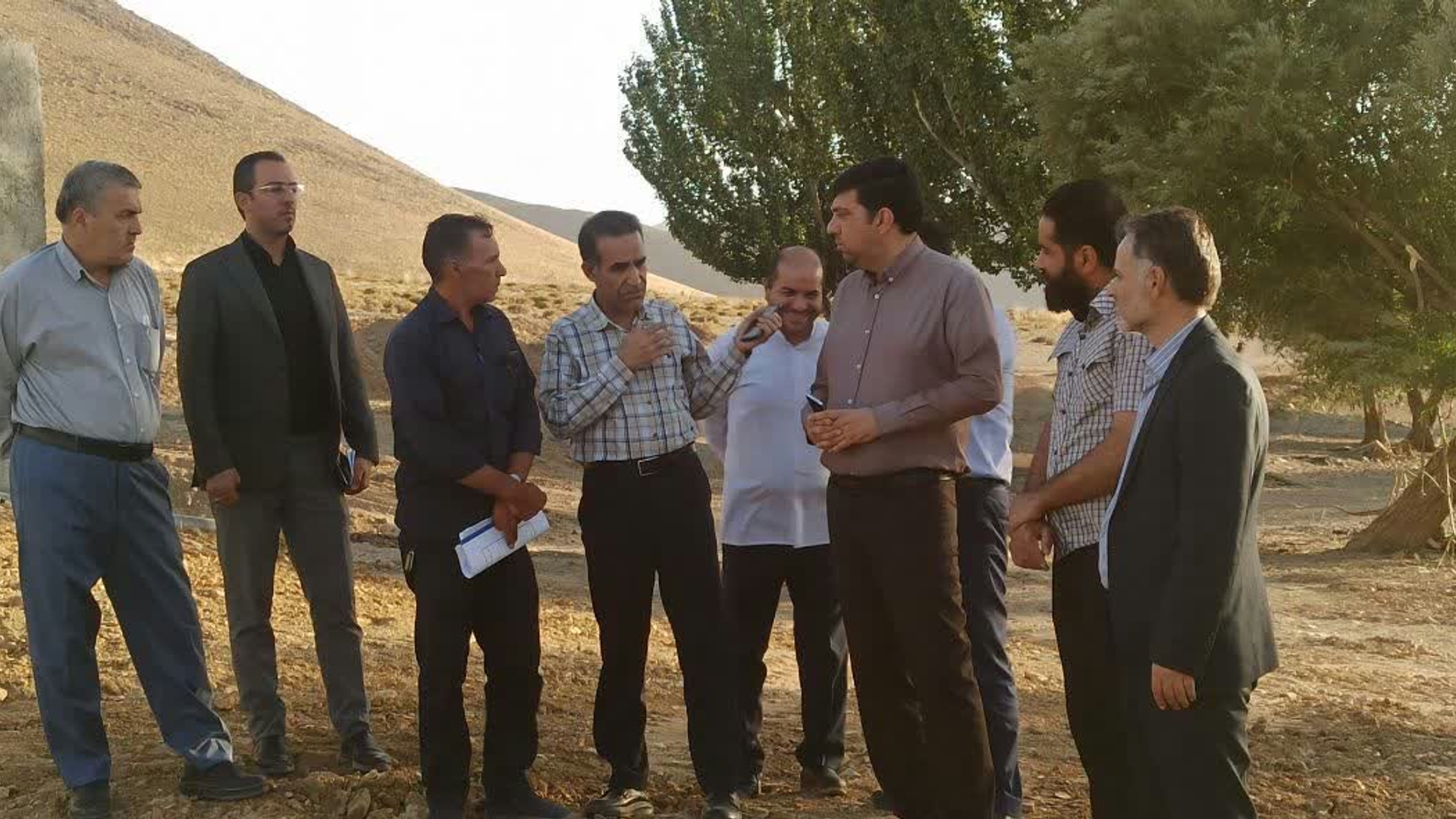 بازدید فرماندار شهرستان به همراه جمعی از مديران دستگاه‌های اجرایی شهرستان از روستای ساکی