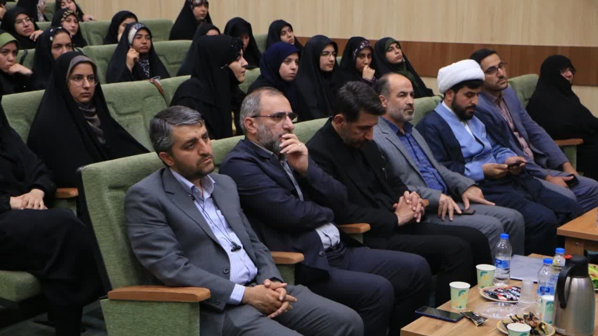 حضور مفتح زاده مدیرکل دفتر بانوان وخانواده استان در دوره حلقه های میانی (حامیم ) دانشجویان فعال فرهنگی ازسوی دفاتر نهاد مقام معظم رهبری دردانشگاهها با هدف تربیت کنشگردر  استانداری .   ٢٦-٠٥-١٤٠٢