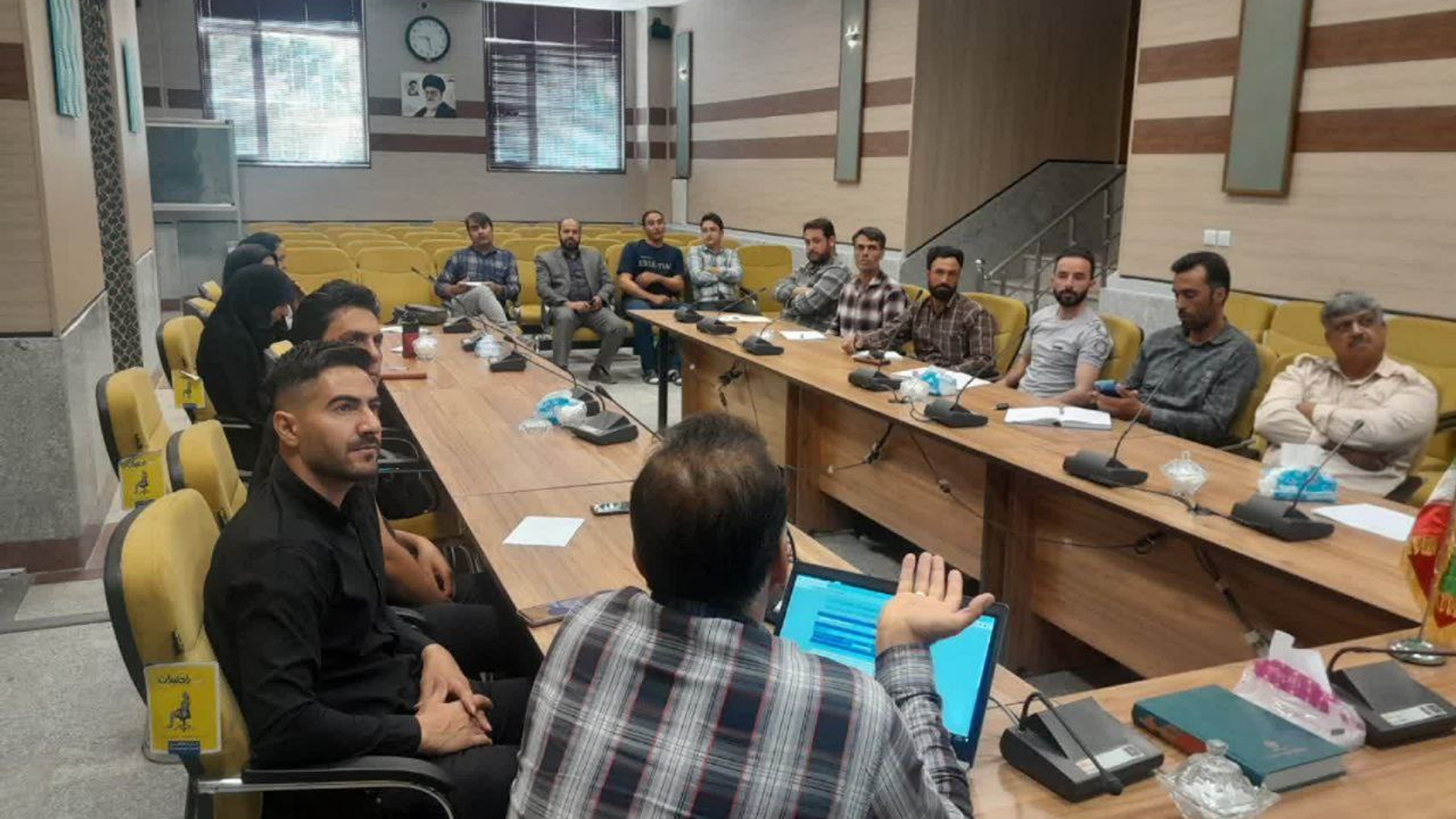 برگزاری کارگاه آموزشی با عنوان آشنایی بیشتر با سامانه ستاد ویژه دهیاران بخش قره کهریز شهرستان شازند