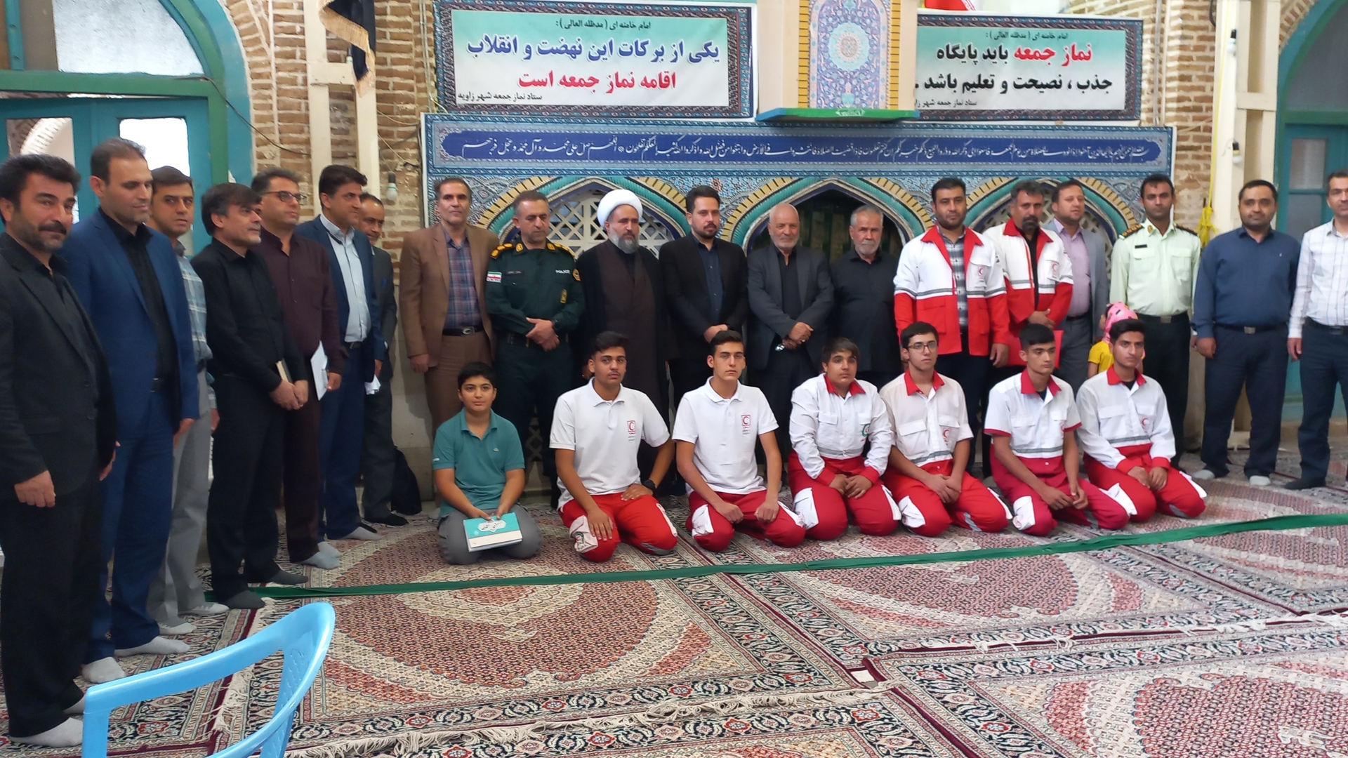 برپایی میز خدمت به مناسبت هفته دولت در بخش زاویه.