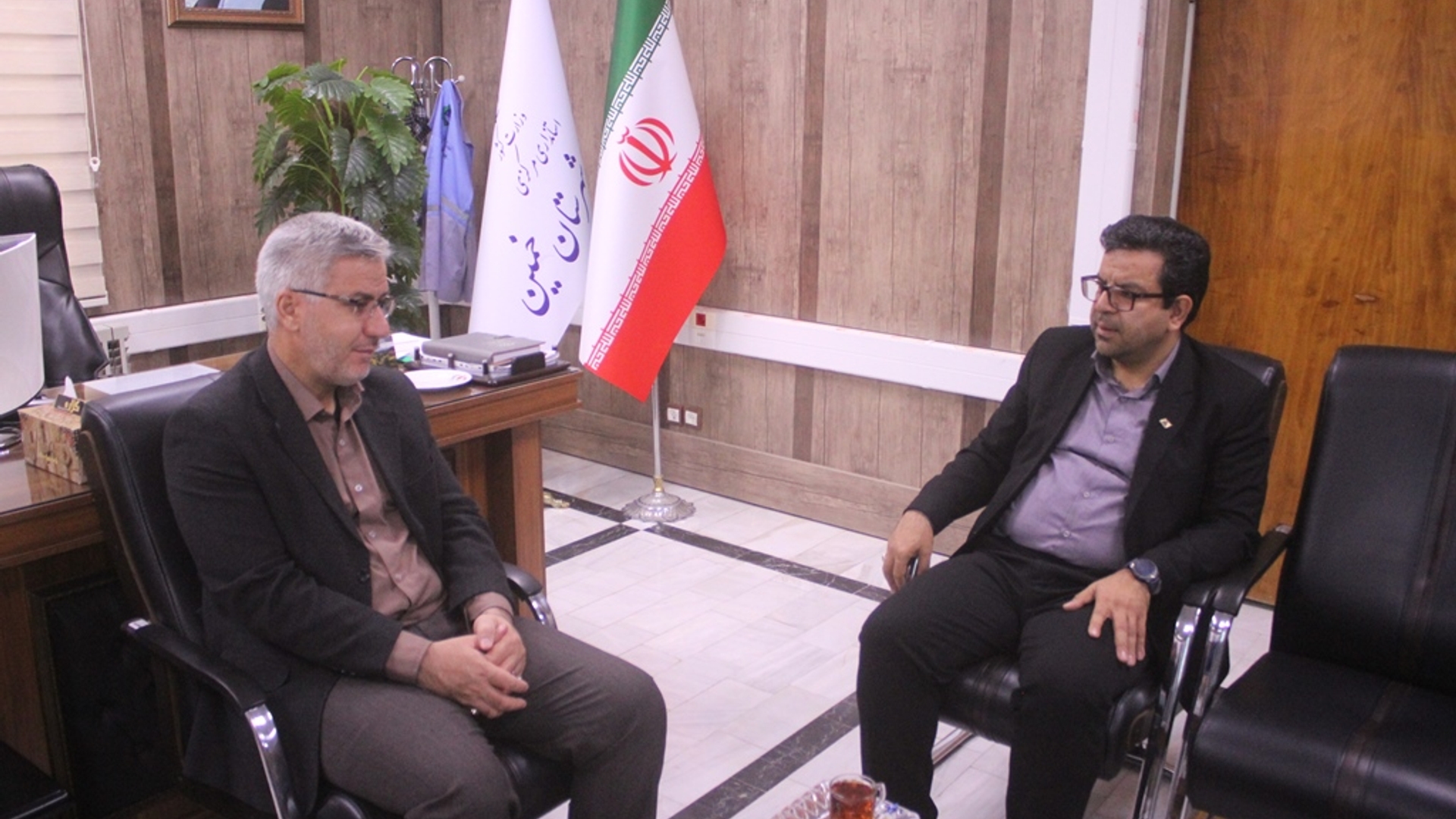 نشست مدیر عامل شرکت گاز استان با فرماندار شهرستان خمین برگزار شد