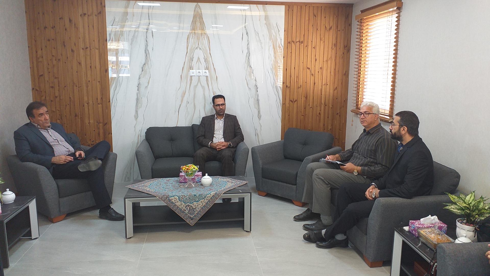 برگزاری جلسه با مدیرعامل شرکت اکسیرپویان