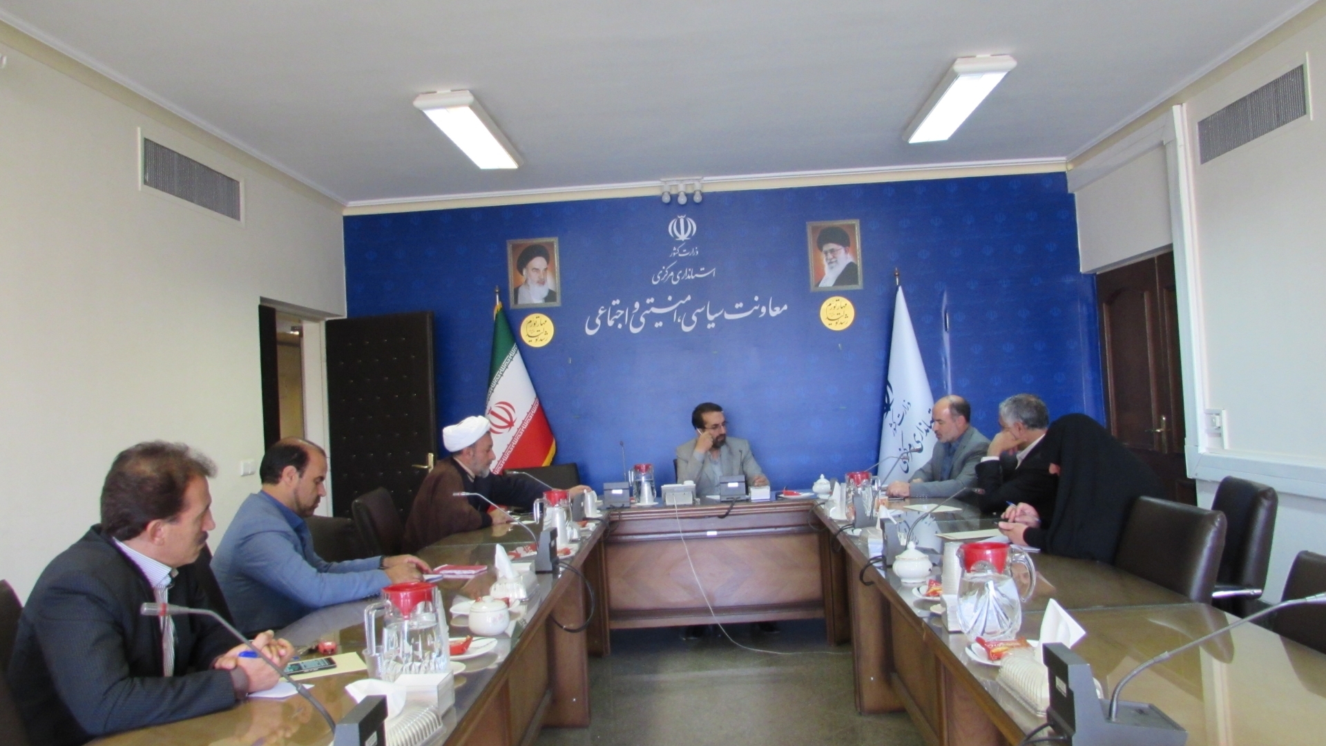 حضور مفتح زاده مدیرکل دفتربانوان و خانواده استانداری در  جلسه هماهنگی برنامه های هفته دولت که به ریاست آقای نظری  معاون سیاسی ، امنیتی و اجتماعی استانداری و با حضورسایر اعضا در محل سالن جلسات استانداری برگزار گردید. .    ٢٧-٠٥-١٤٠٢