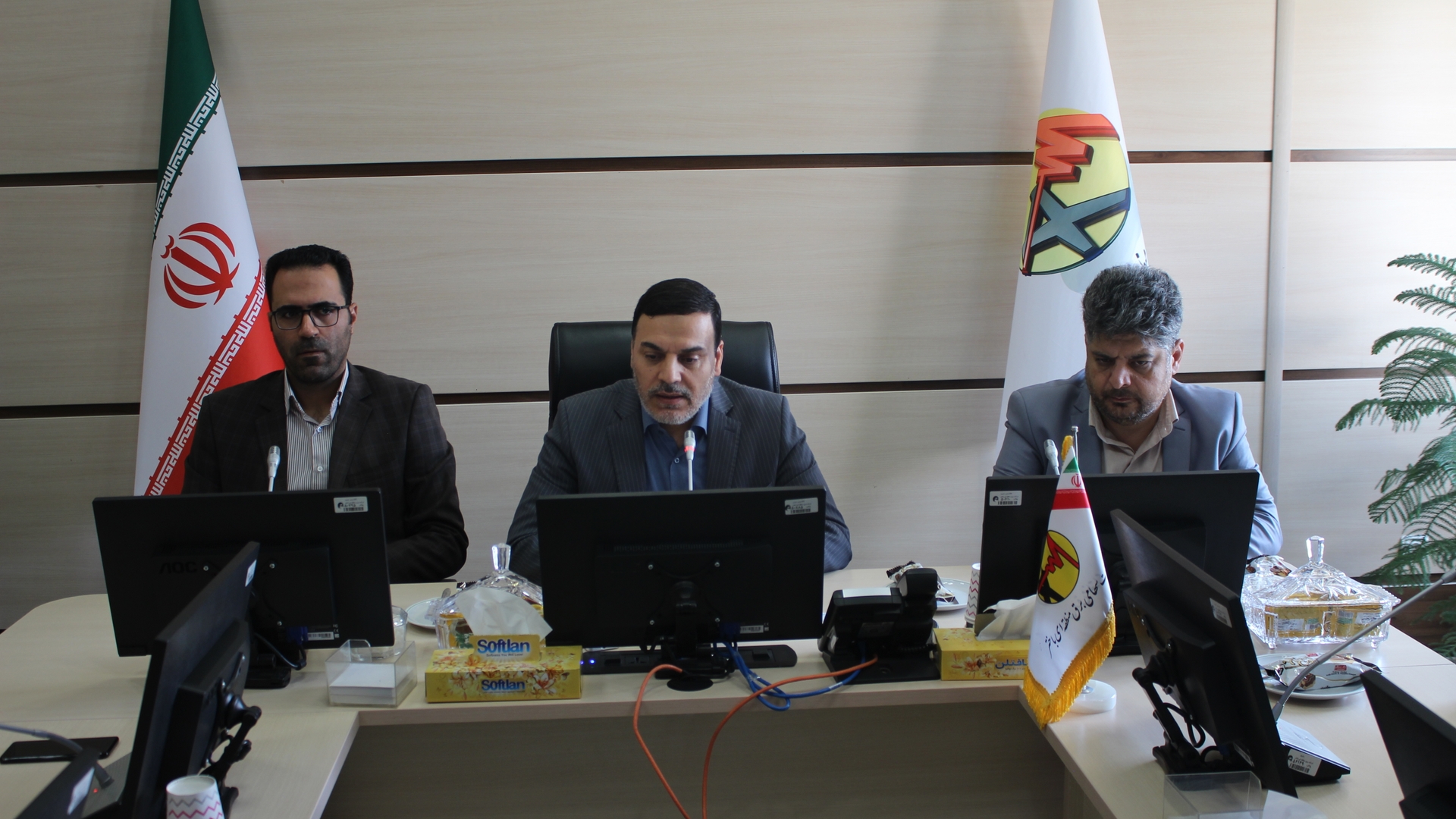 نشست با مدیرعامل محترم شرکت برق منطقه‌ای باختر