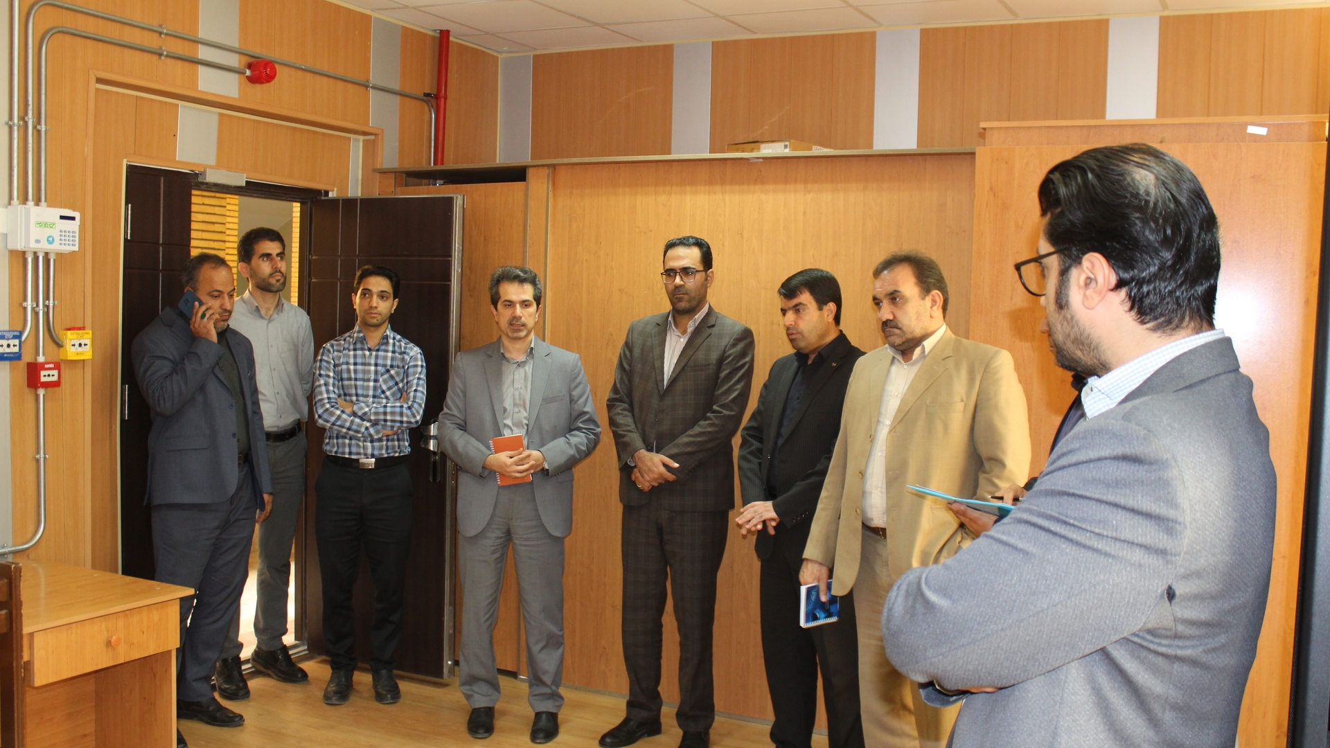 بازدید از اتاق سرور شرکت برق منطقه‌ای باختر