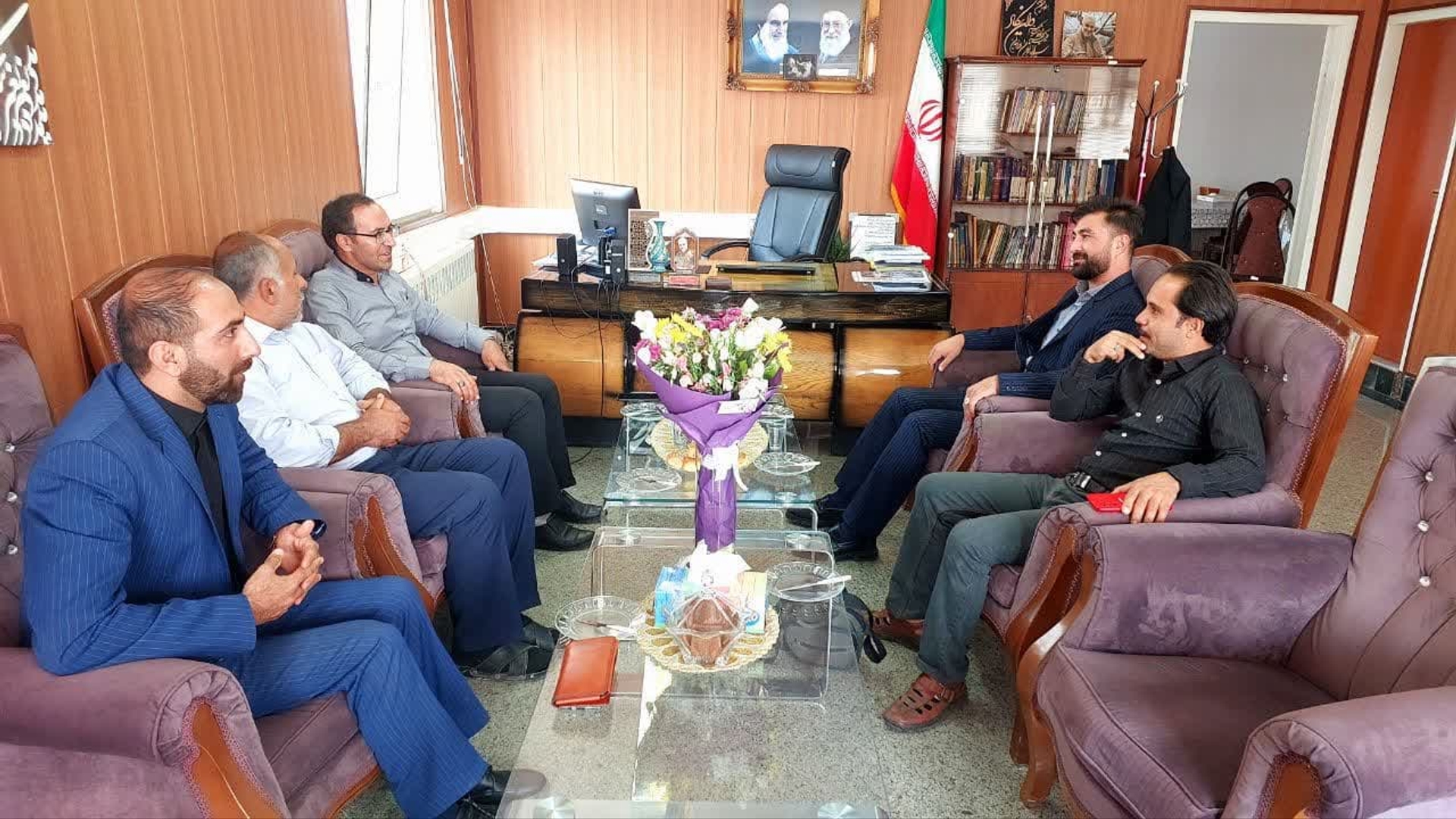 دیدار اعضای ستاد دکتر رئیسی رییس‌ جمهور محترم با فرماندار شهرستان