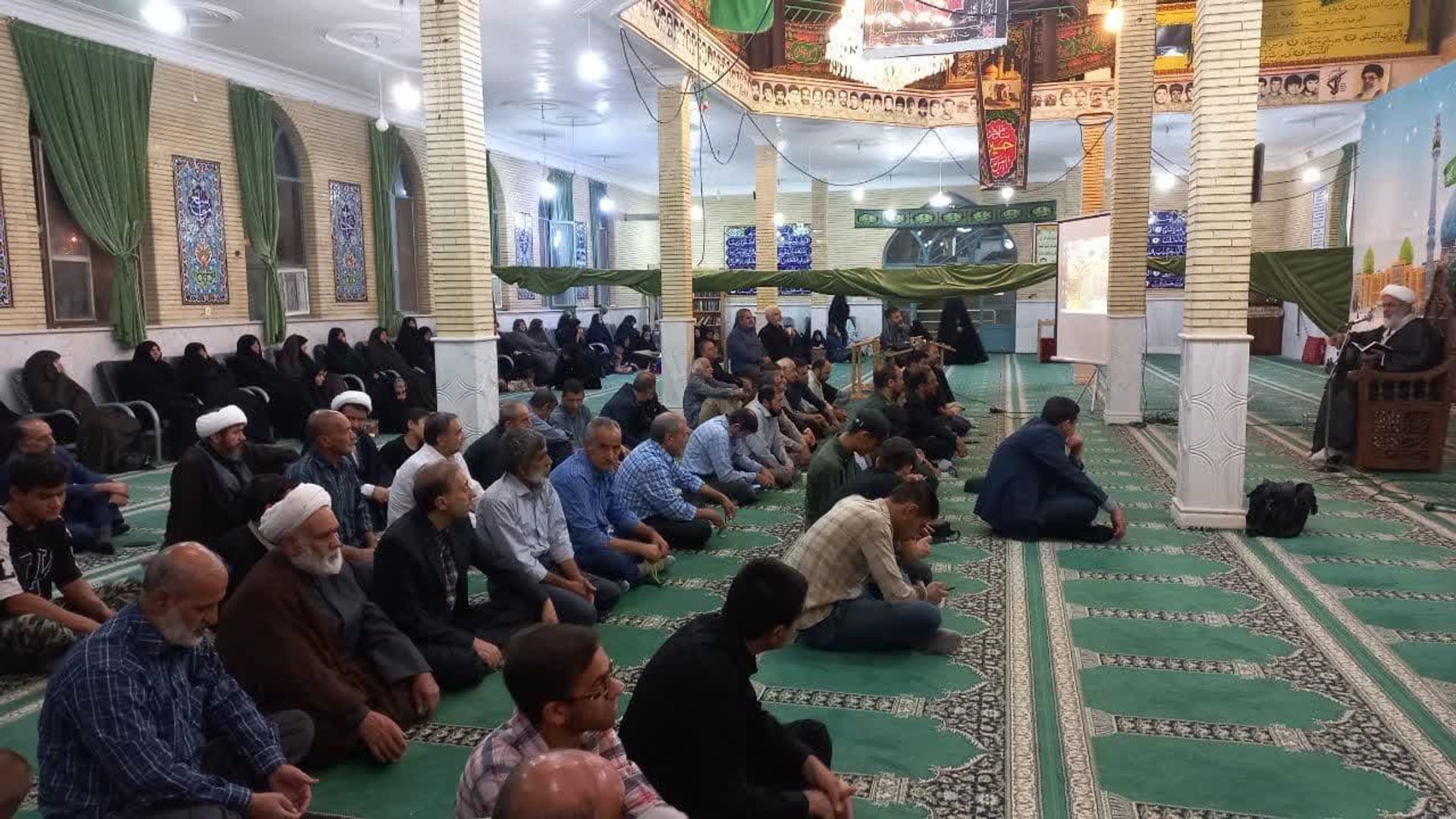 مراسم روز جهانی مساجد باحضور حجت‌الاسلام والمسلمین اجرائی امام جمعه، جواد اتابکی فرماندار، سرهنگ پاسدار میرهادی و جمعی از مسئولین و مردم مومن و انقلابی شهرستان تفرش در مسجد جامع امام خمینی (ره) برگزار شد.