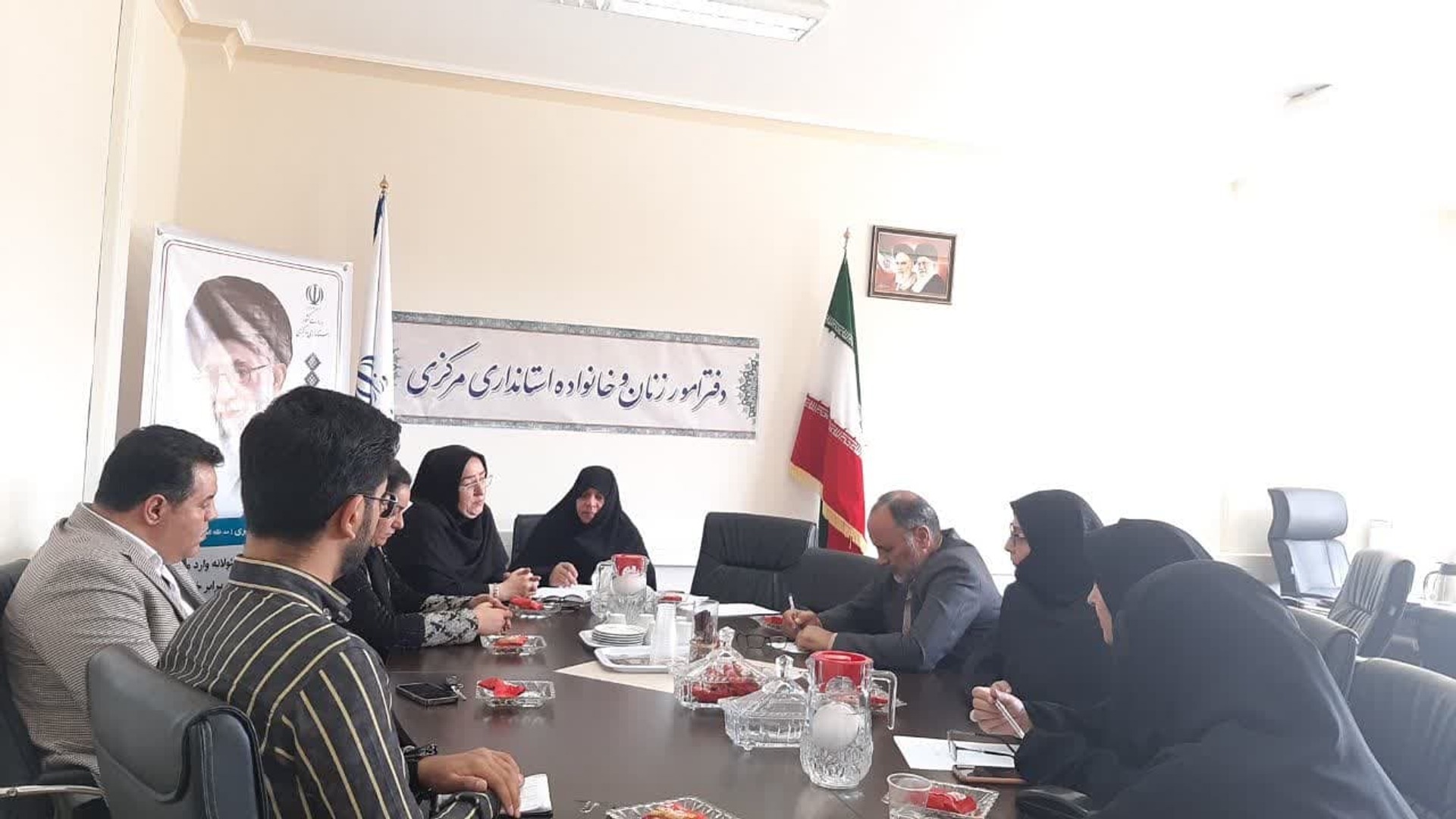 جلسه  ماهنگی پویش آزادسازی زنان جرائم غیرعمد به ریاست  مفتح زاده  مدیر کل امور بانوان وخانواده   استانداری با حضور اعضا  در محل  دفتر امور بانوان  وخانواده استان  برگزار گردید .  ٠٢-٠٦-١٤٠٢