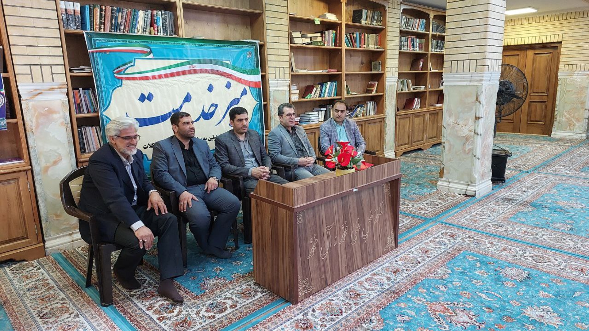 برپایی میز خدمت در نماز جمعه شهر محلات.