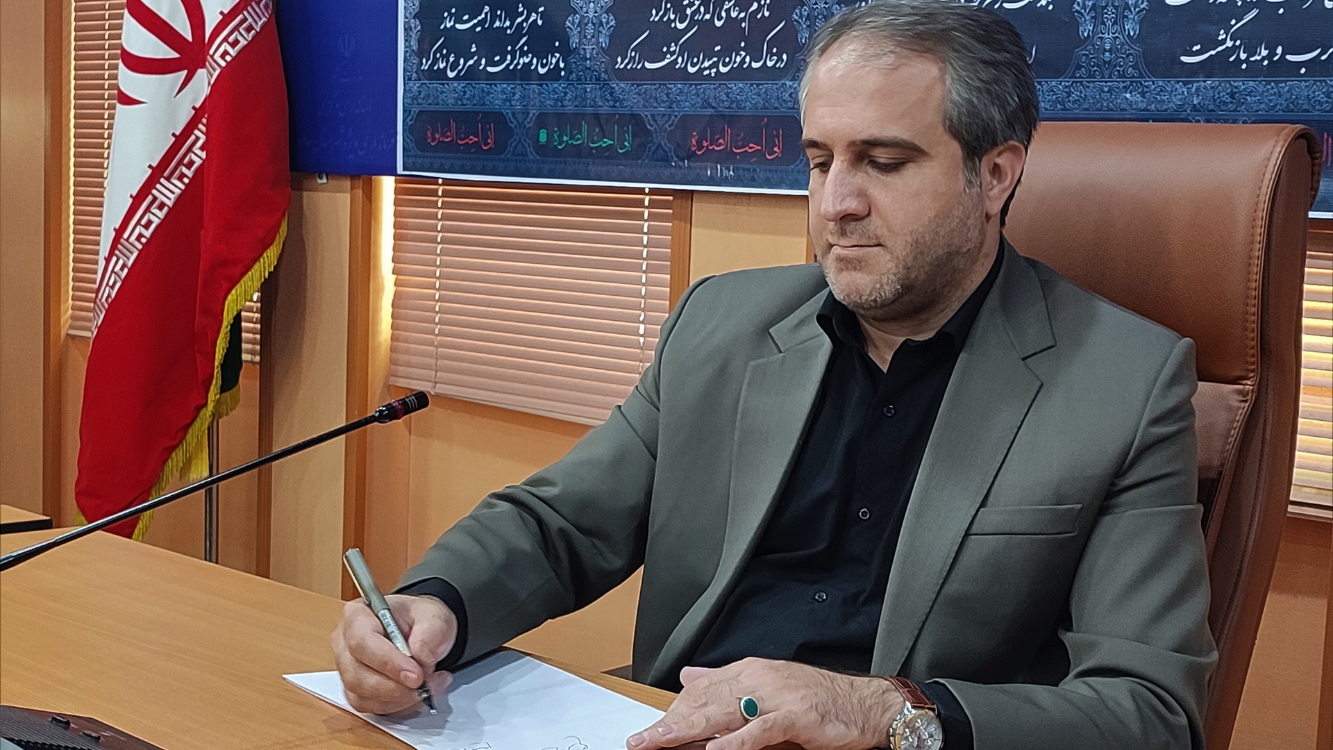 مهدی الیاسی معاون استاندار و فرماندار ویژه شهرستان ساوه به مناسبت آغاز هفته دولت و گرامیداشت یاد و خاطره شهیدان رجایی و باهنر پیامی صادر کرد.