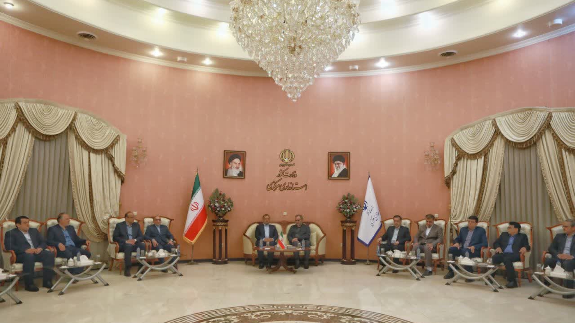 💠مرکزی، استان تراز تولید در کشور است

🔹همزمان با دومین روز از هفته دولت، وزیر امور اقتصادی و دارایی با استقبال استاندار مرکزی وارد اراک شد