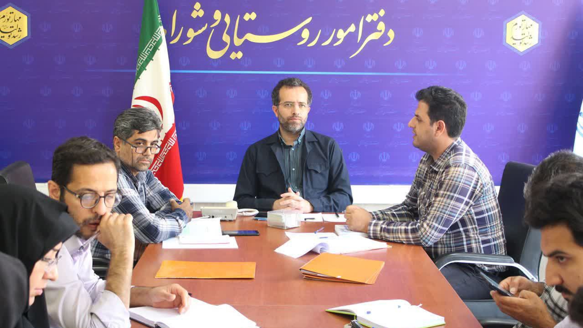 جلسه کمیته انضباطی دهیاران و کارکنان دهیاری ها در محل دفتر برگزار شد