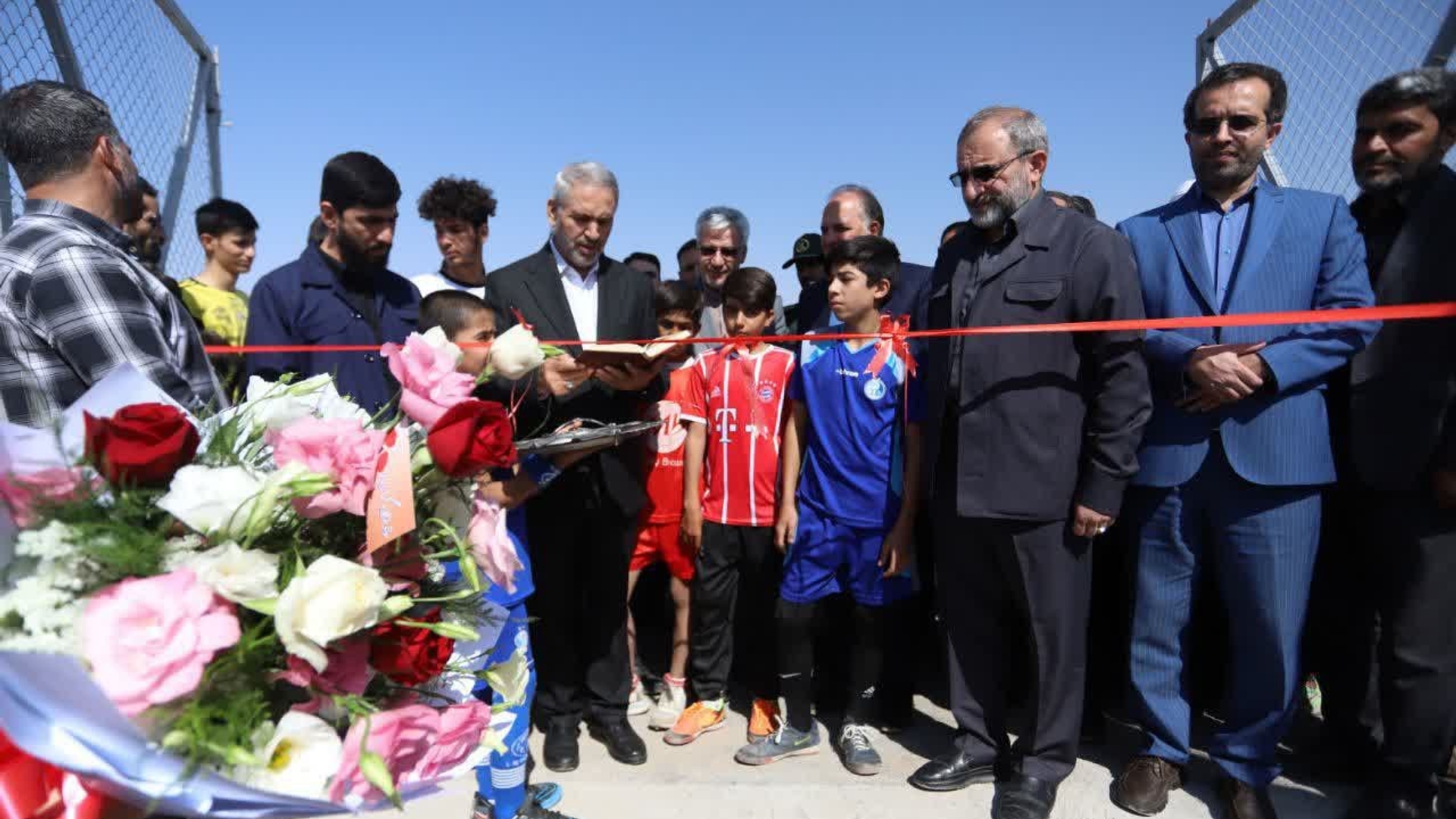 بهره برداری از زمین چمن مصنوعی تعدادی از روستاهای بخش کمره شهرستان خمین