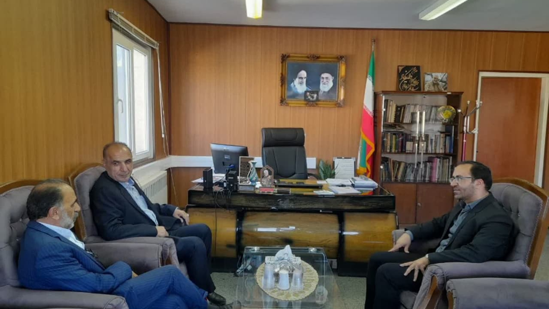 دیدار دکتر بیاتی نماینده مردم شریف شهرستانهای تفرش، آشتیان و فراهان در مجلس شورای اسلامی با دکتراتابکی سرپرست فرمانداری شهرستان تفرش.