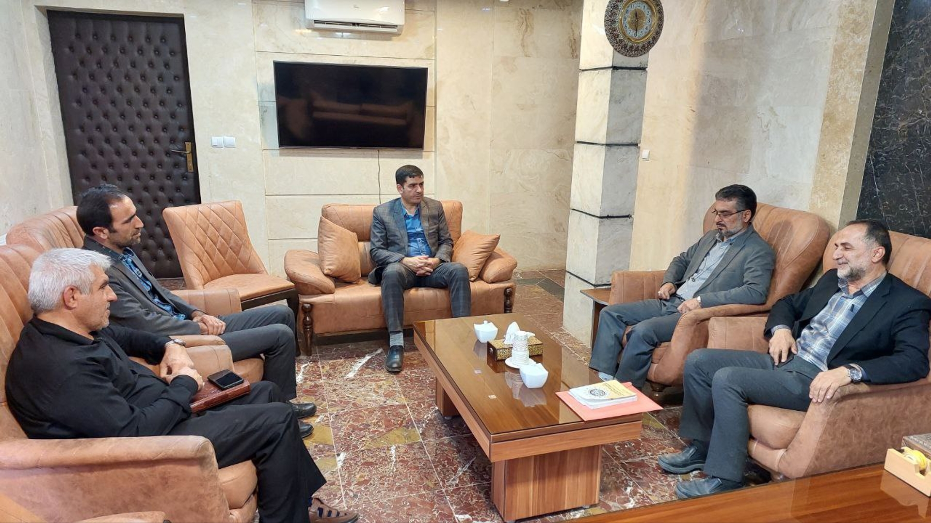 دیدار اعضای شورای اسلامی شهرستان با سرپرست فرمانداری