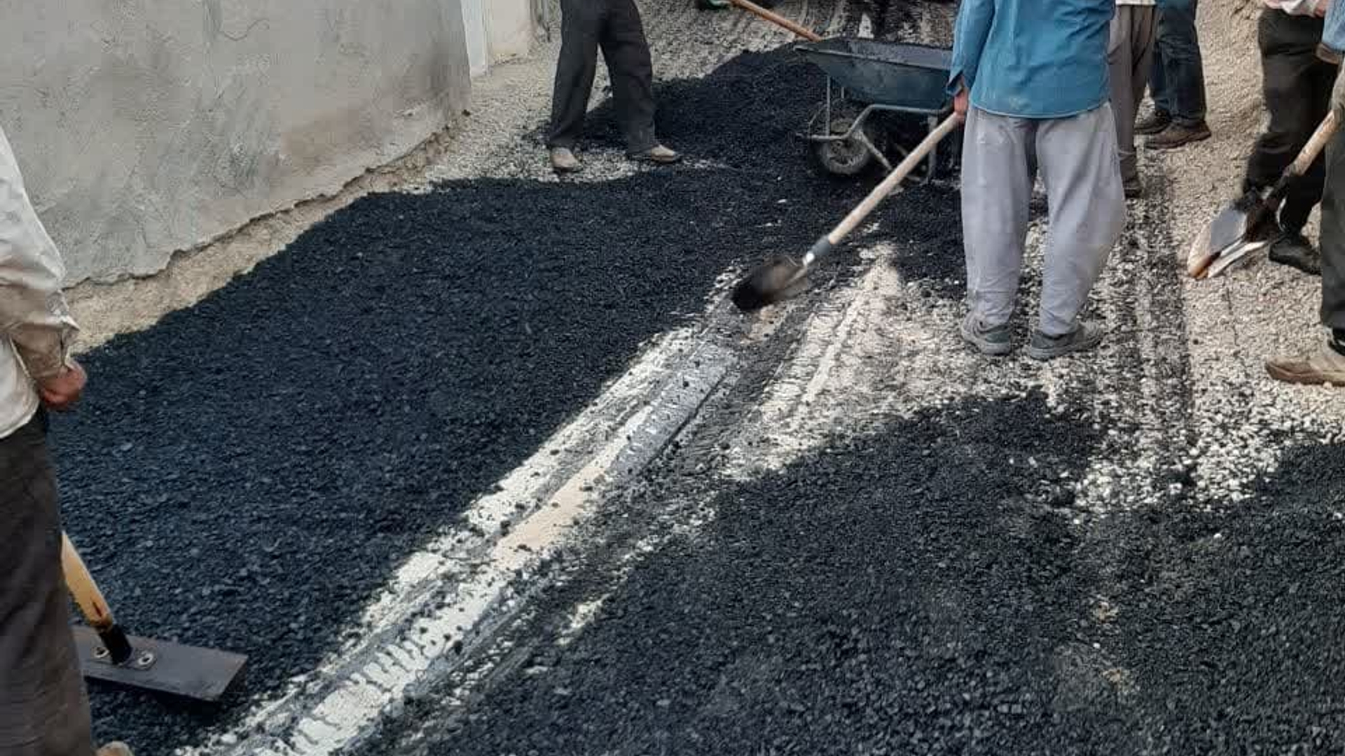 امروز جواد اتابکی سرپرست فرمانداری شهرستان تفرش به همراه درودیان بخشدار مرکزی با حضور در روستای #وسمق ضمن دیدار با اهالی روستا از نزدیک مشکلات روستا را بررسی کردند و از نزدیک از روند پیشرفت پروژه های در دست اقدام دیدن کردند.