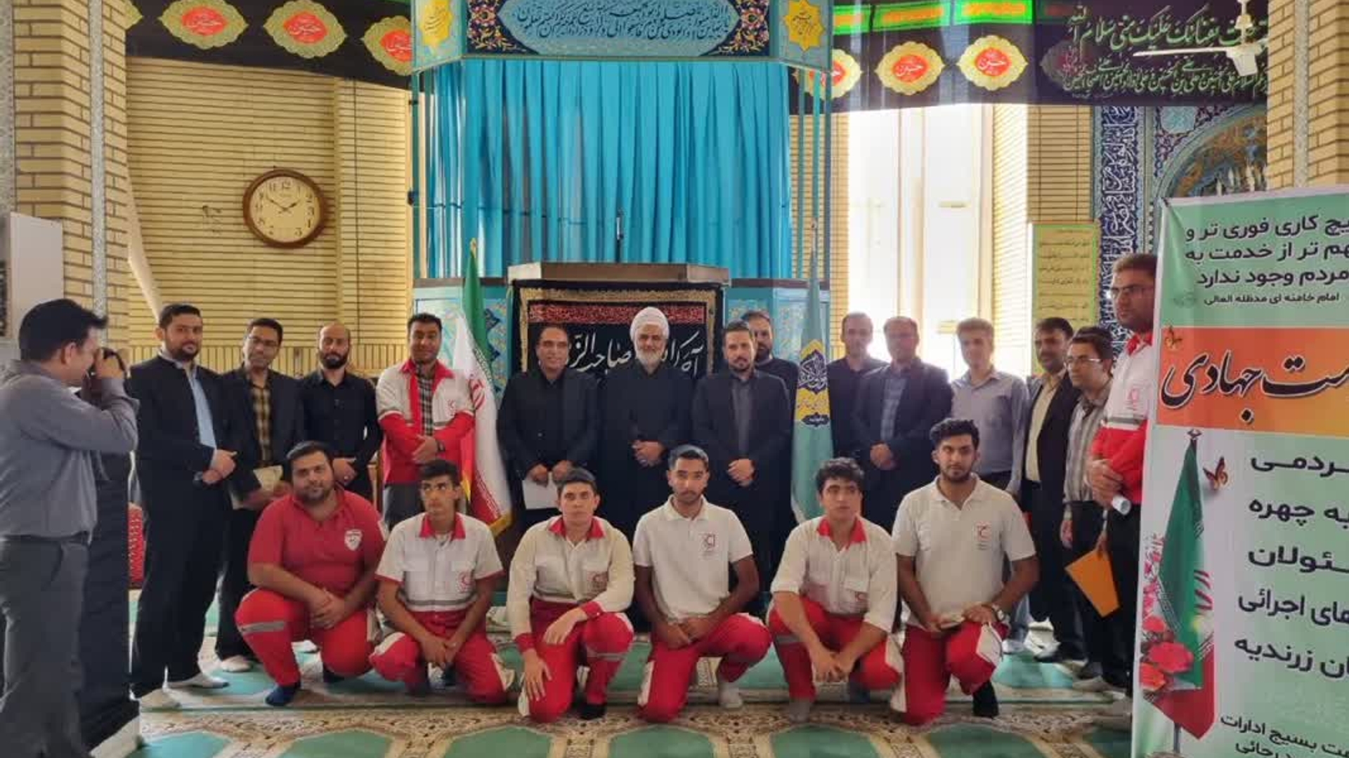 مــیز خدمـت ادارات مربـوطه در مراسـم نماز جمـعه شهر مامـونیه