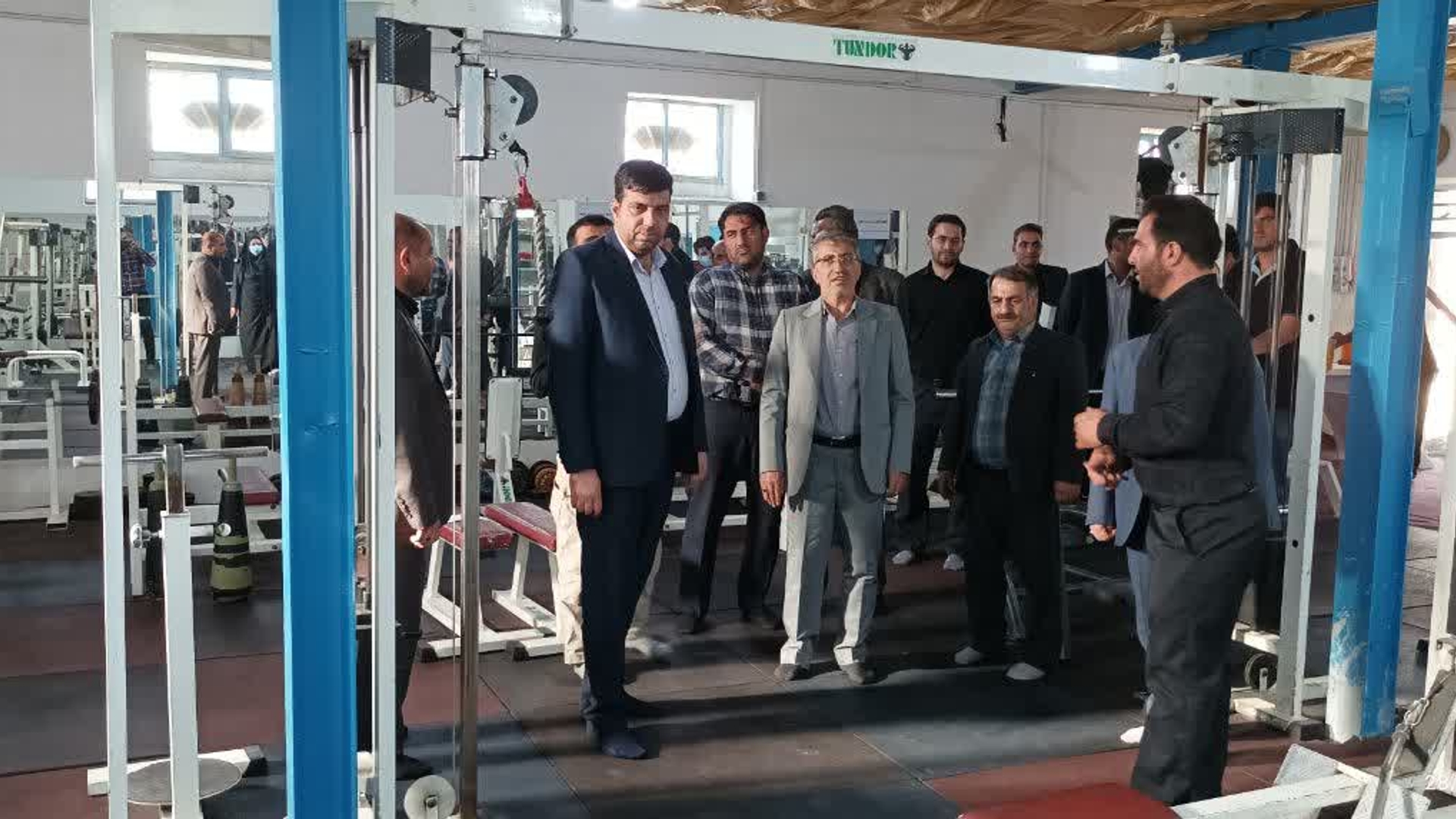 دستگاهای اجرایی شهرستان اراک در روستای مشهد میقان و افتتاح پروژه های عمرانی در روستای مذکور و راه اندازی خانه ورزش روستایی