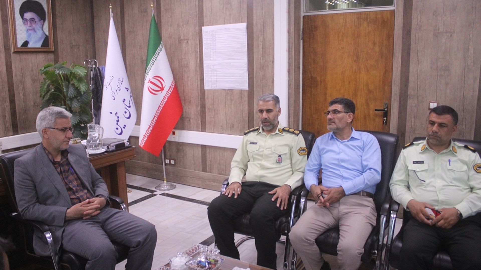 فرمانده انتظامی و پرسنل نیروی انتظامی خمین با فرماندار دیدار کردند