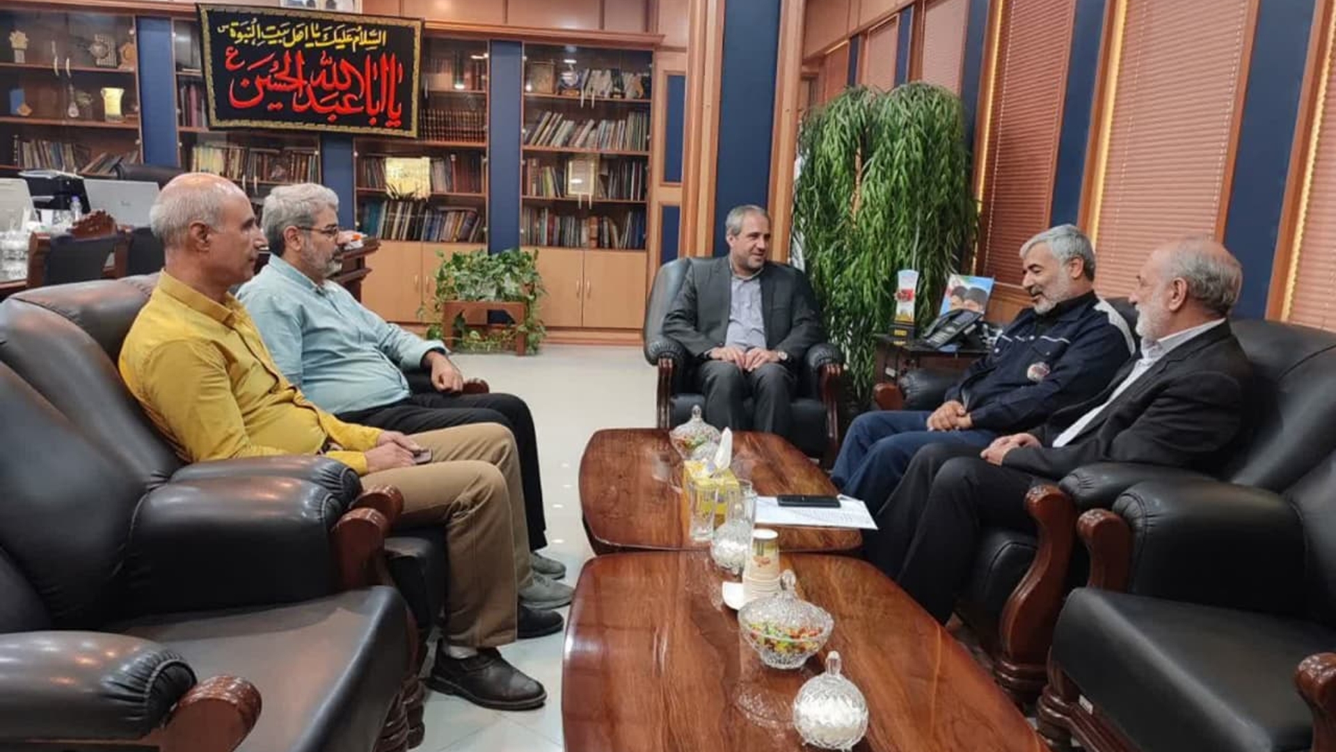 به مناسبت هفته دولت در دیدارهای جداگانه ای رئیس و اعضای خانه کارگر ساوه و زرندیه و رئیس و اعضای شورای شهرستان ساوه با مهدی الیاسی معاون استاندار و فرماندار ویژه شهرستان ساوه دیدار و گفتگو کردند.