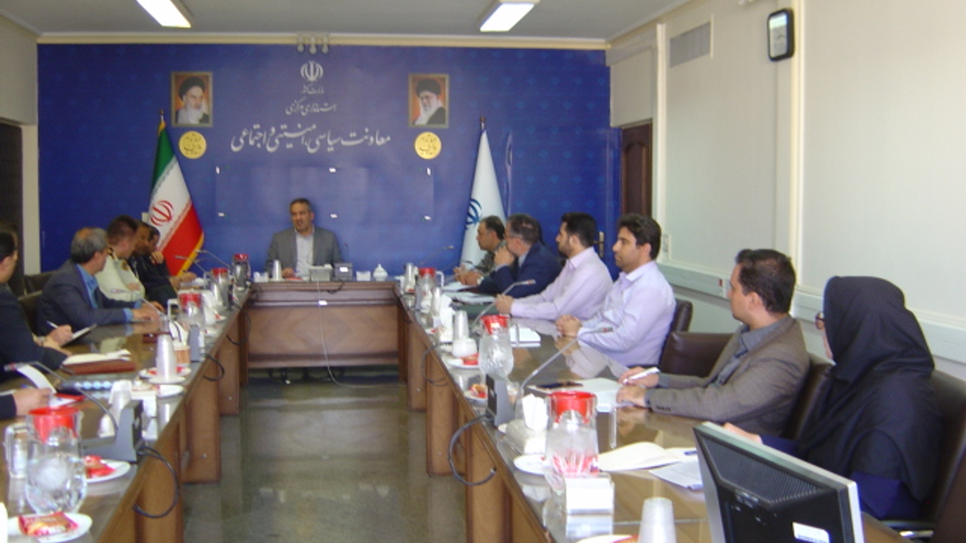 جلسه کمیته نظارت بر تهیه، تولید و توزیع مواد شیمیایی خطرناک استان ساعت 8 صبح روز شنبه مورخ 11-6-1402 به ریاست آقای رحیمی تبار مدیر کل امنیتی و انتظامی برگزار گردید.