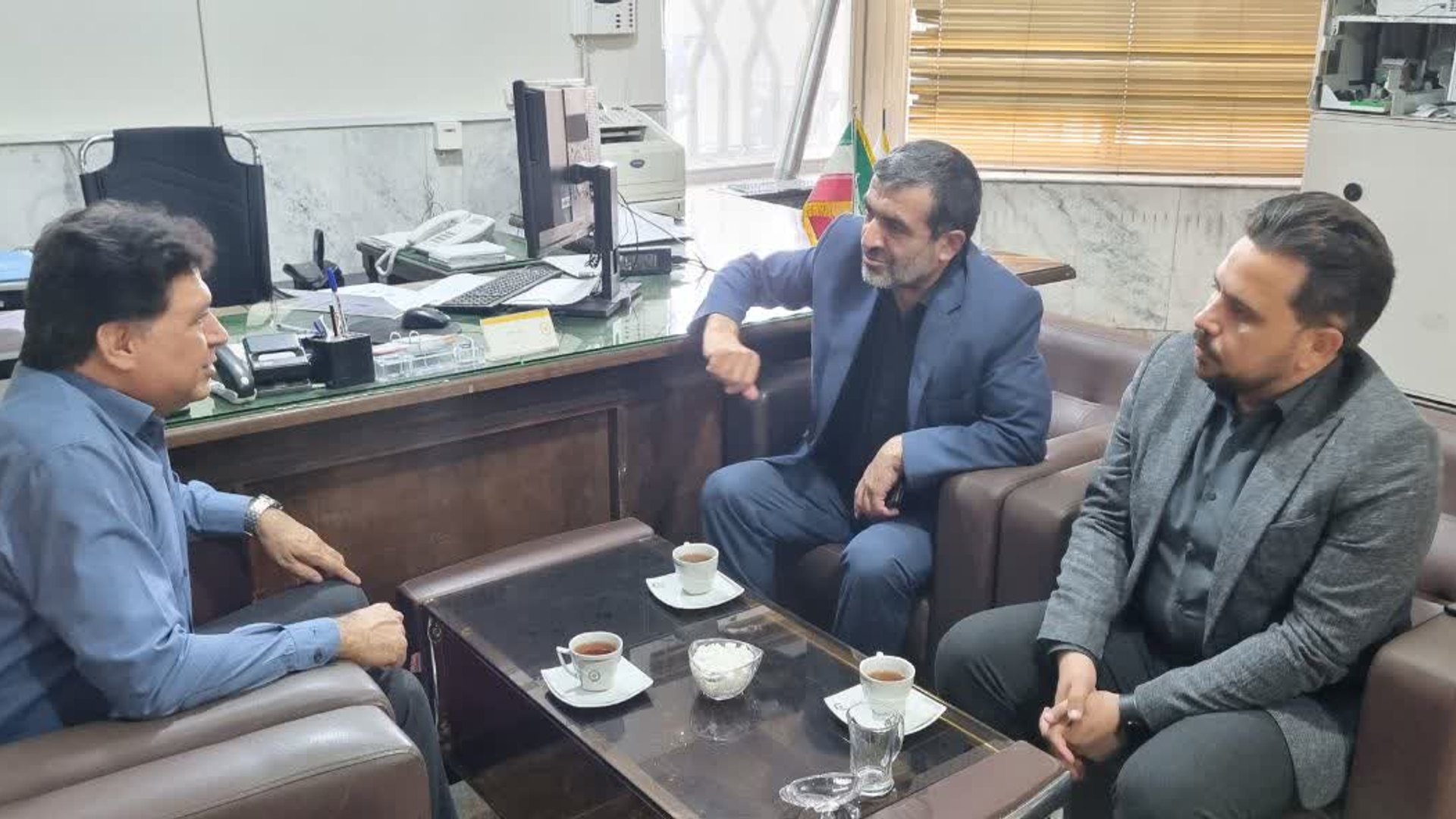 بازدید فرماندار از شعبه بانک ملی مامونیه و بررسی برخی مشکلات و موانع