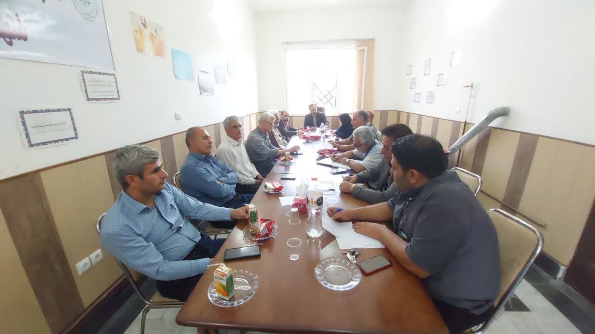 جلسه نشست با انجمن حمایت از زندانیان به ریاست جواد اتابکی سرپرست فرمانداری شهرستان تفرش و با رئیس زندان تفرش، اعضای انجمن حمایت از زندانیان و مهمانان گروه شصت در دفتر انجمن زندانیان تشکیل و برگزار شد.