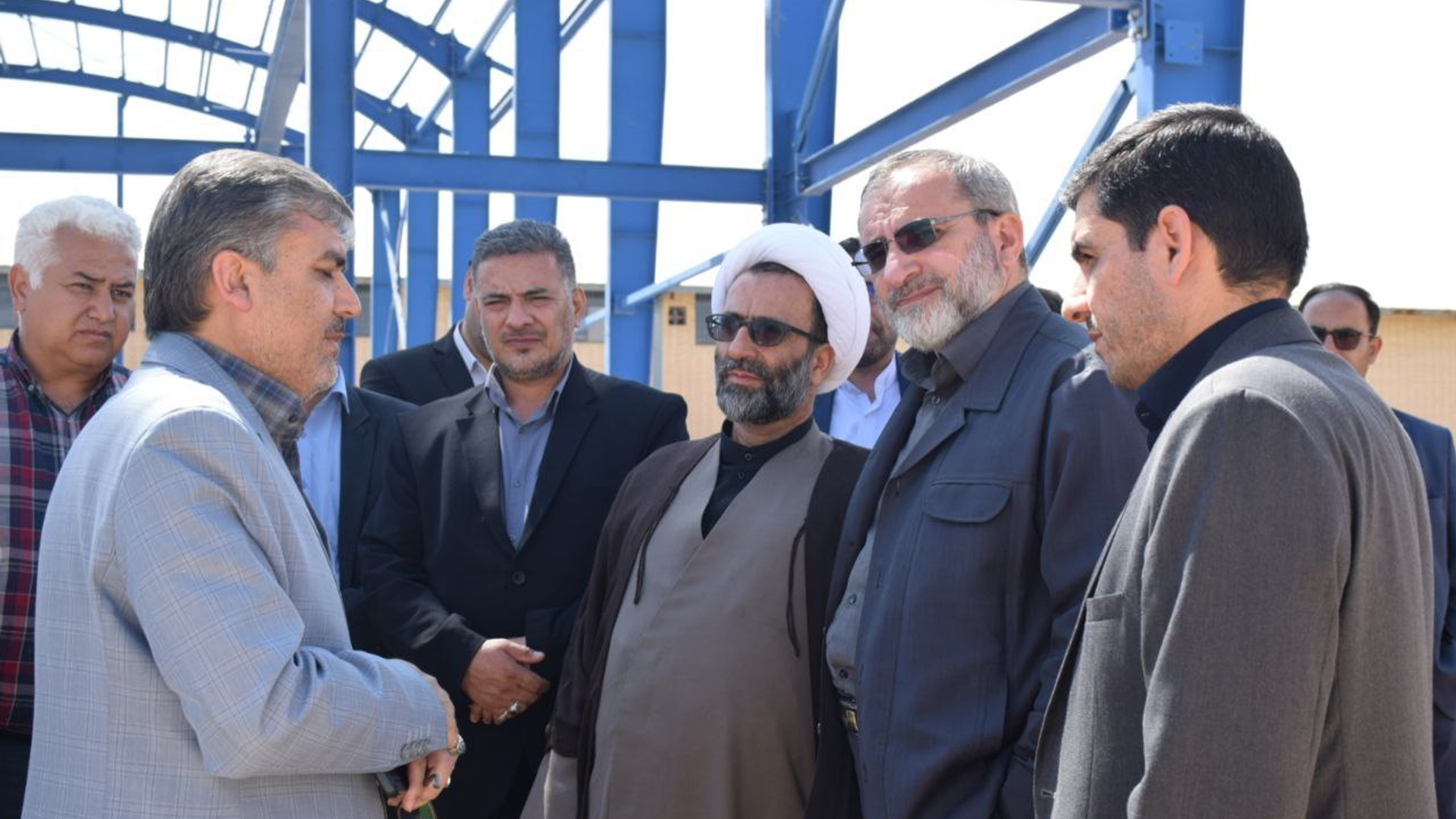 بازدید استاندار مرکزی از روند ساخت مجتمع ورزشی خیرساز منطقه باقرآباد نیم ور