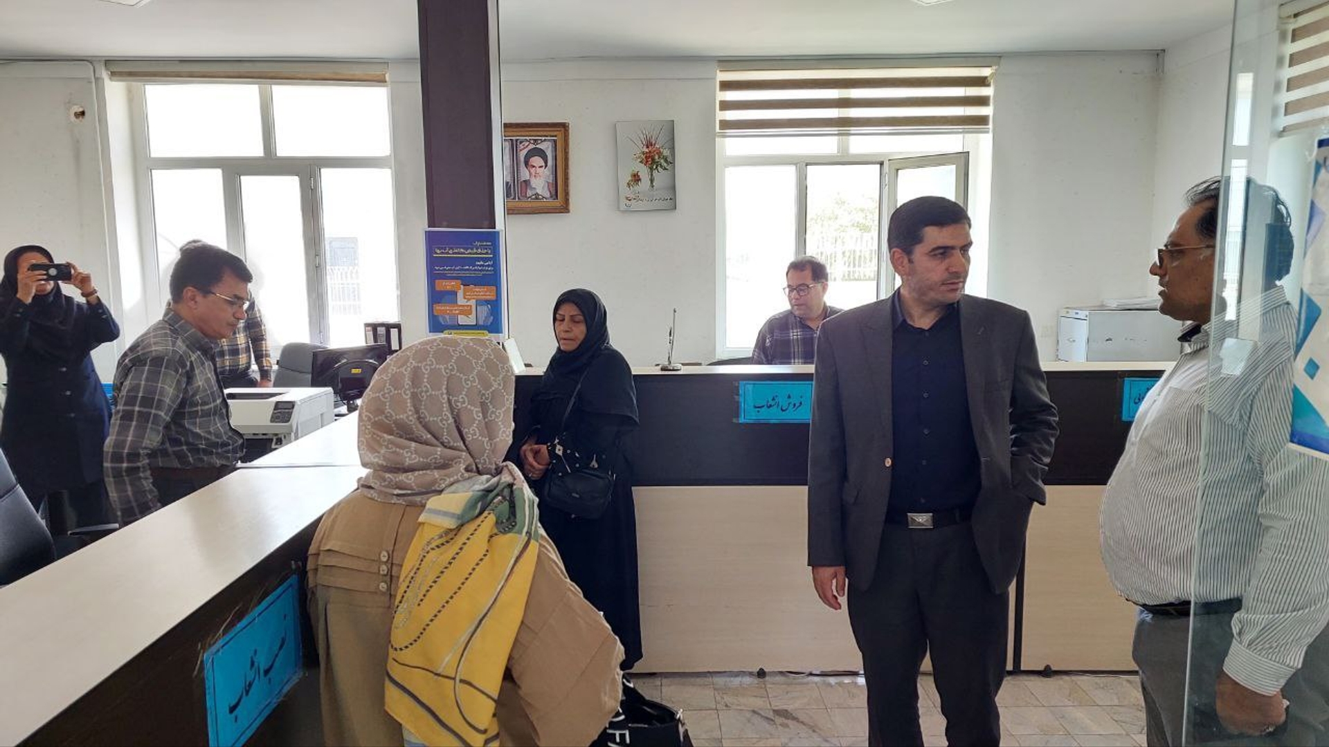 بازدید سرزده سرپرست فرمانداری از ادارات ثبت احوال ، توزیع برق و آب و فاضلاب شهرستان محلات