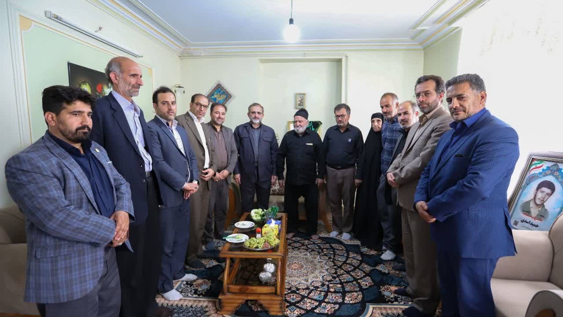 دیدار استاندار مرکزی با خانواده معظم شهید «حمید اسدی» در خنداب