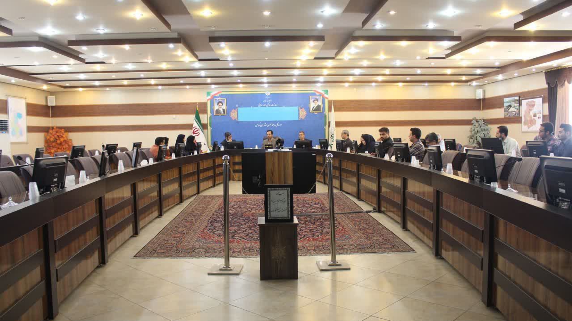 جلسه هماهنگی در خصوص صدور مجوز بکارگیری نیرو در دهیاری های استان با حضور کارشناسان سازمان شهرداری ها و دهیاری ها و سازمان امور اداری و استخدامی کشور