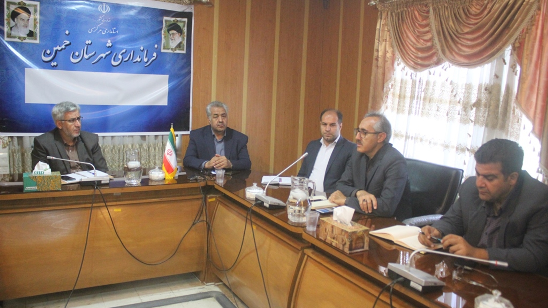 جلسه بررسی مسائل و مشکلات مجتمع گل و گیاه شهرستان خمین برگزار شد