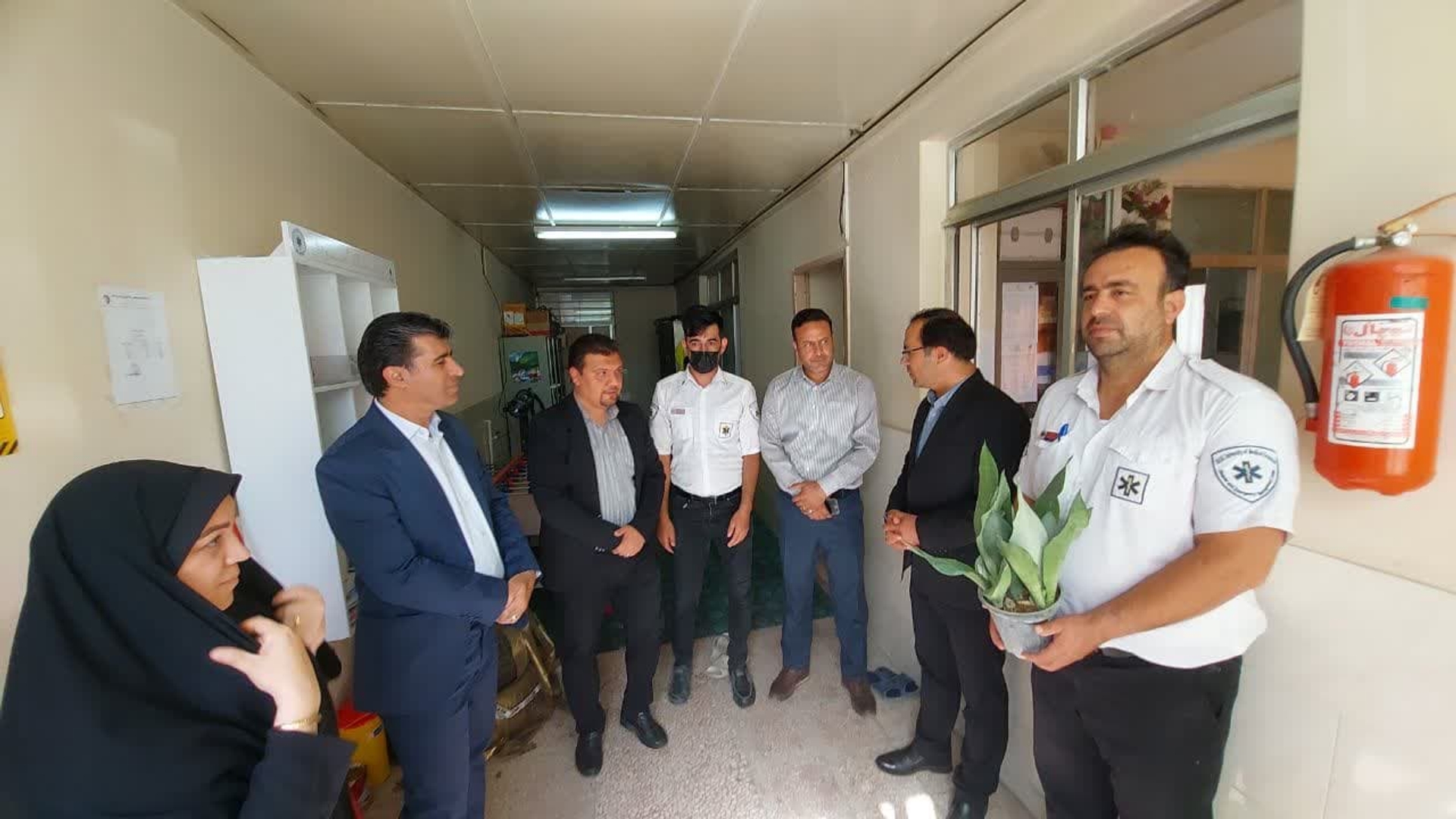 به مناسبت روز فوریت های پزشکی و اورژانس(۲۶ شهریورماه)؛ جواد اتابکی سرپرست فرمانداری شهرستان تفرش به همراه قنبری شهردار تفرش به دیدار کارکنان اورژانس تفرش رفتند و این روز را به آنان تبریک و خدا قوت گفتند.