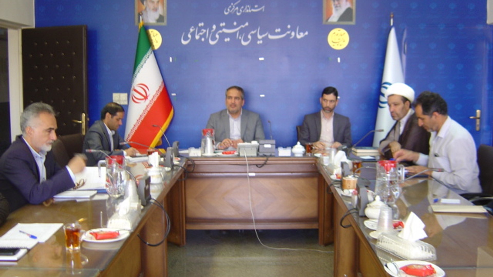 جلسه مشترک کمیسیون مقابله با قاچاق انسان و کمیسیون پیشگیری و مقابله با تروریسیم استان ساعت 30-10 صبح روز چهارشنبه مورخ 29-6-1402 به ریاست آقای رحیمی تبار مدیر کل امنیتی و انتظامی برگزار گردید.