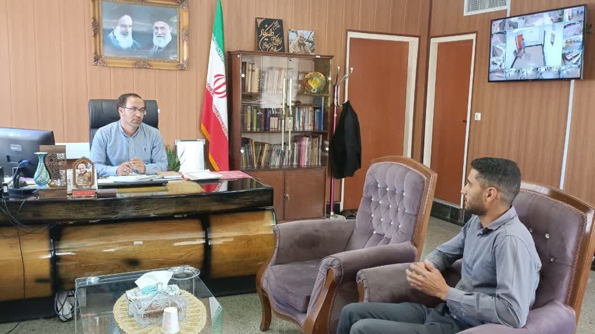 دیدار مردمی دکتر اتابکی سرپرست فرمانداری شهرستان و بررسی مسائل و مشکلات مراجعین در راستای تکریم ارباب رجوع  :