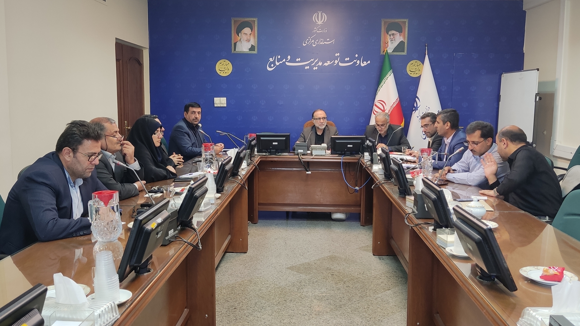 نشست کمیته سرمایه انسانی استانداری مرکزی